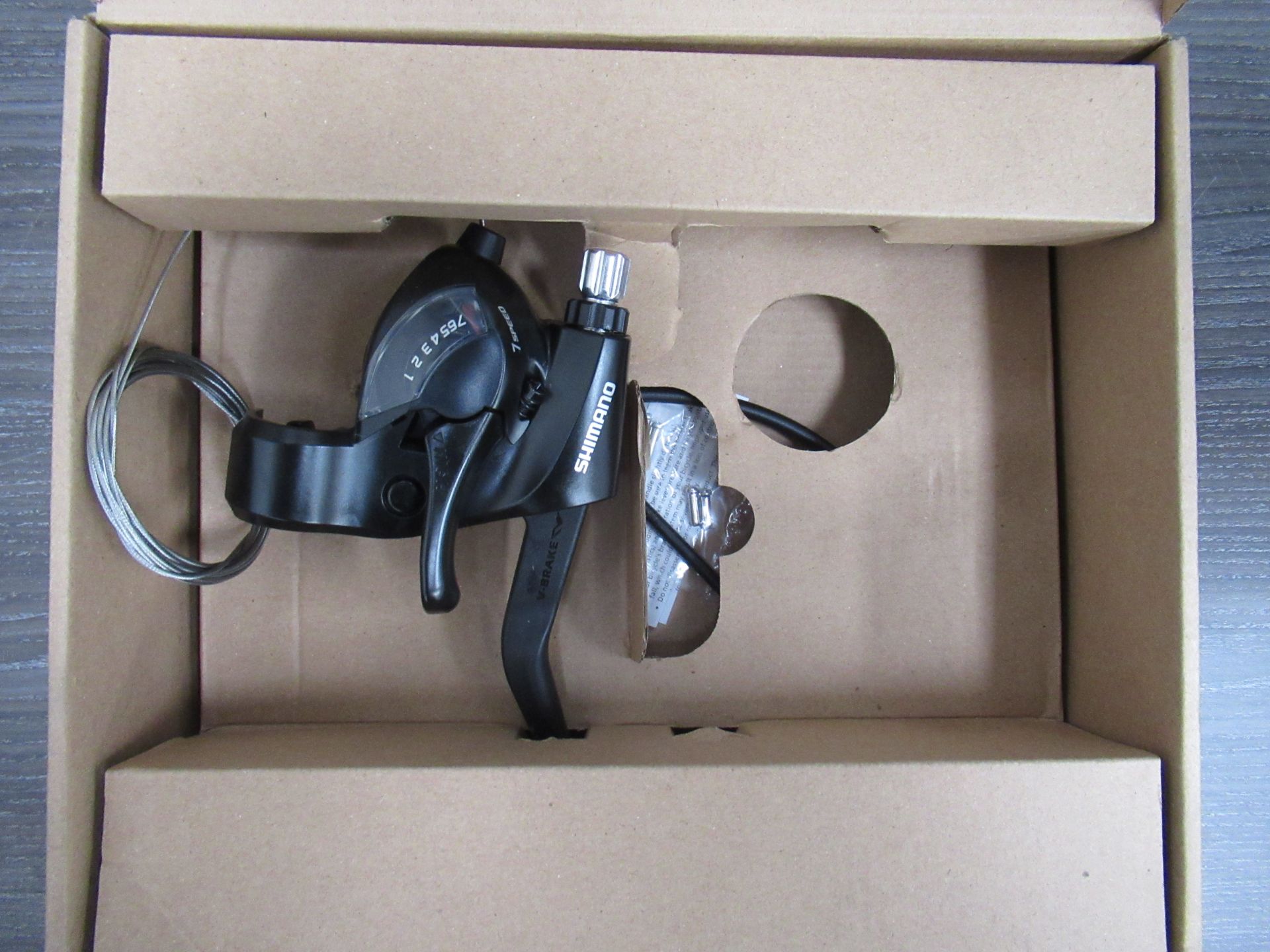 6 x Shimano brake levers: 2 x ST-EF500-7R2A; SL-M6000; SL-M4100-R; SL-M7000-11-R and ST-EF417R (tota - Image 8 of 8