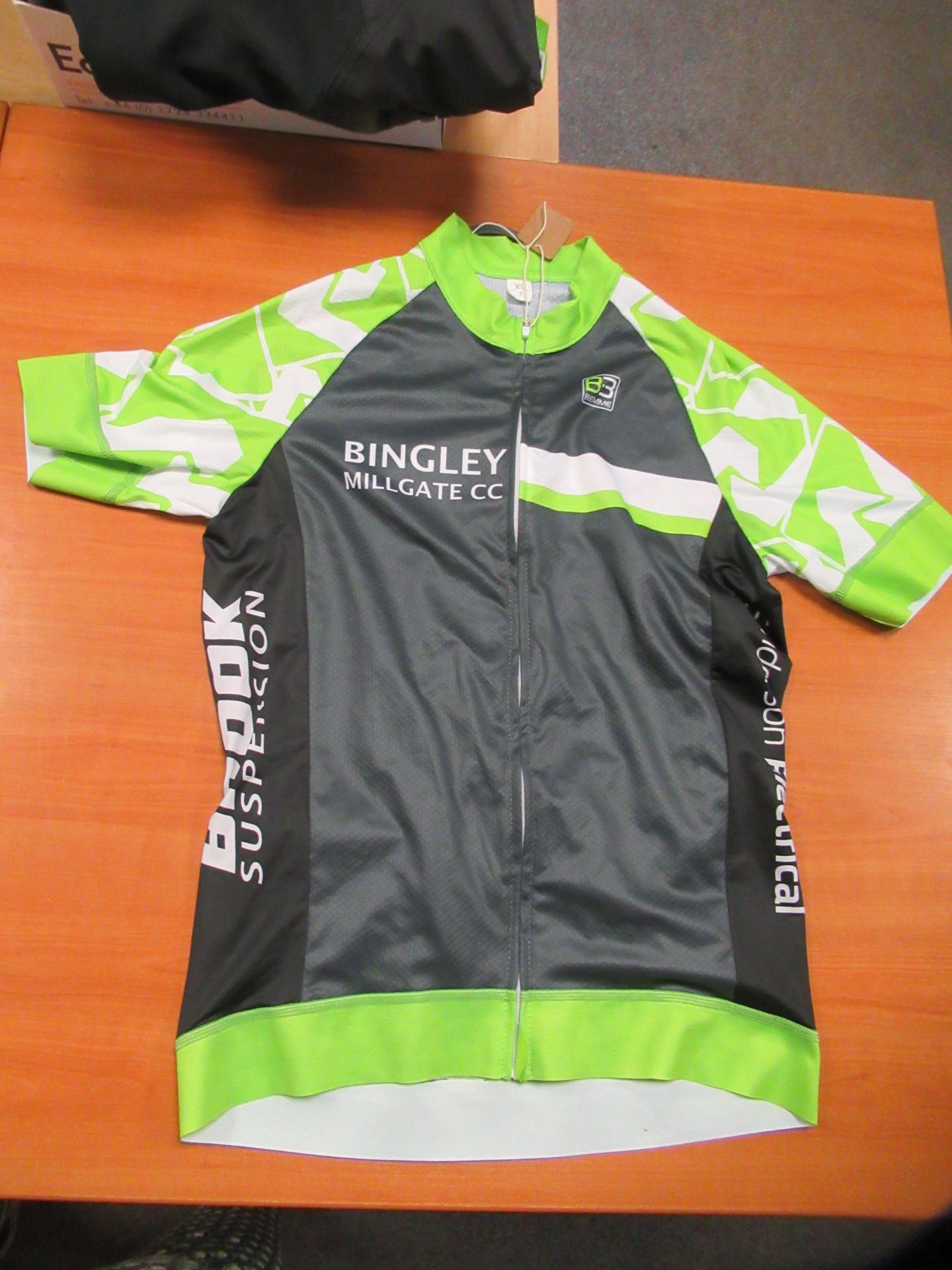 XL Male Cycling Clothes - Image 5 of 5