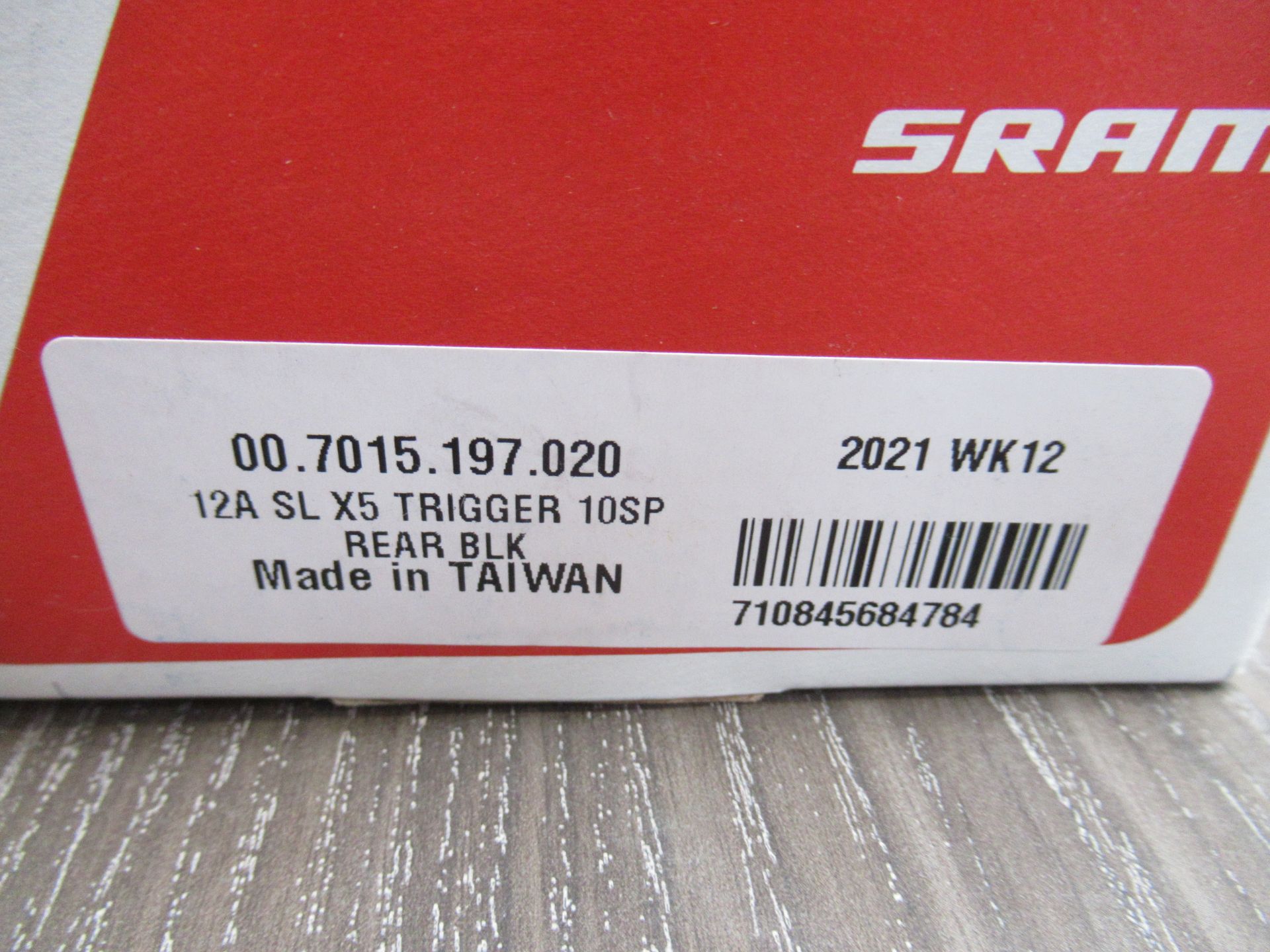 Assorted SRAM trigger shifters including 10-SPD Rear (RRP£27), Apex 11-SPD Rear (RRP£30), 2 x 8-SPD - Image 5 of 11