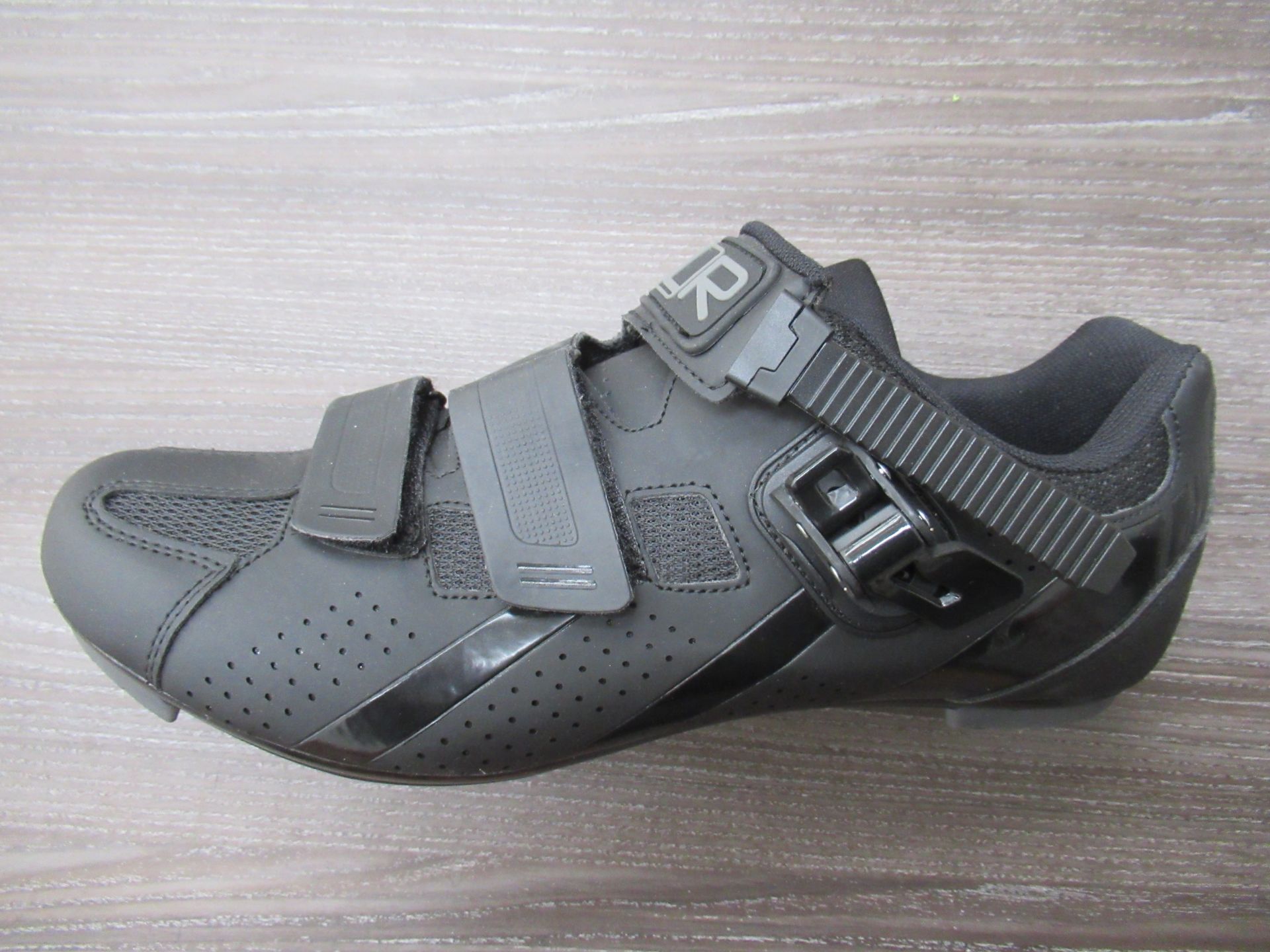 2 x Pairs of FLR cycling shoes - 1 x F-35 III boxed EU size 45 (RRP££64.99) and 1 x F-15 III boxed E - Image 7 of 7