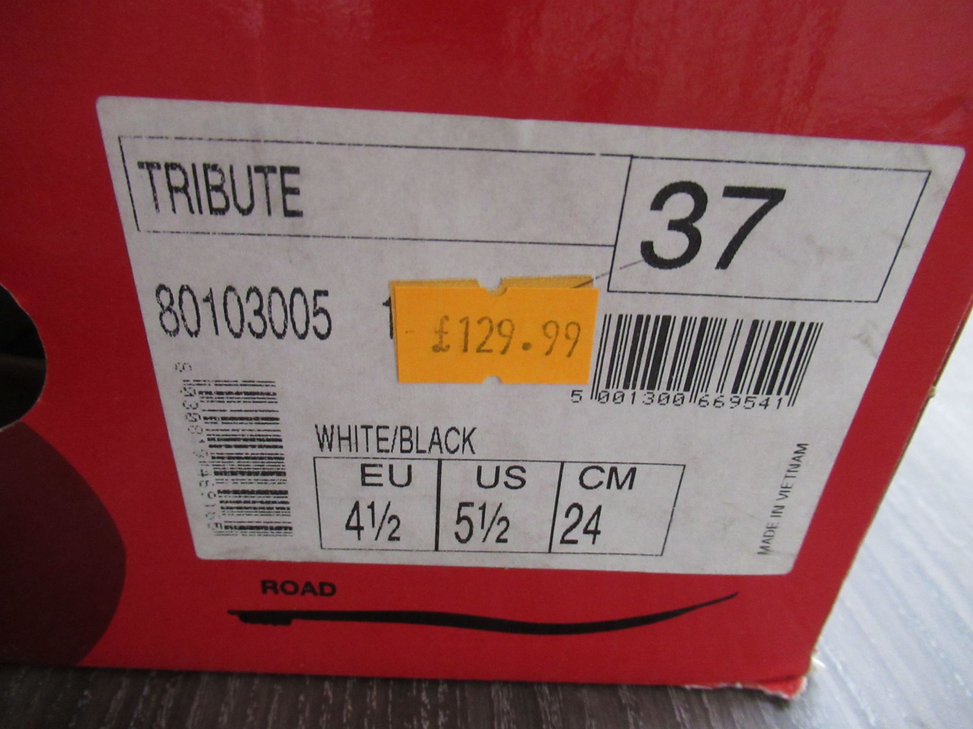 Pair of Northwave Tribute cycling shoes (white/black) - boxed EU size 37 (RRP£129.99) - Image 2 of 3
