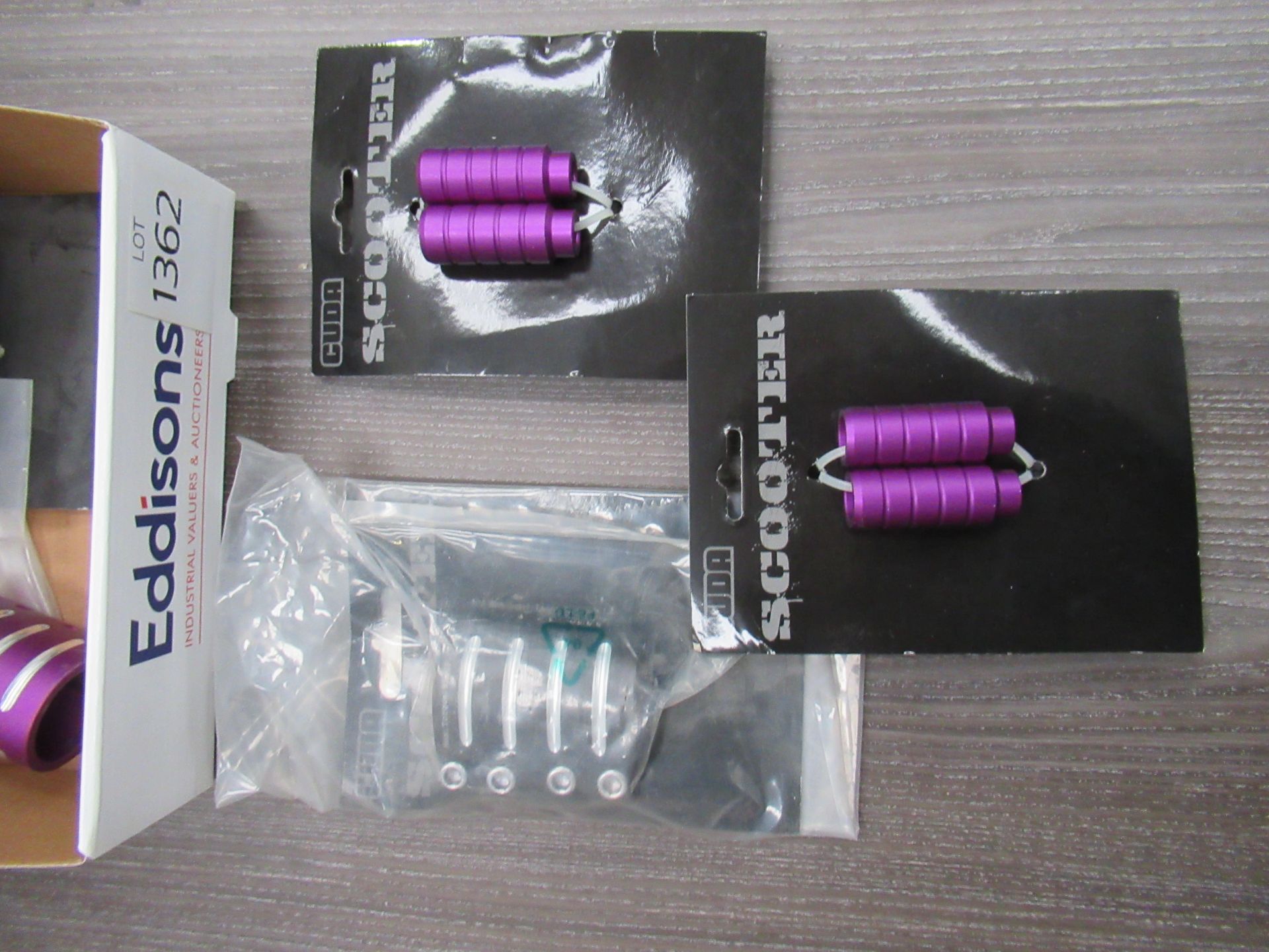 Box of Cuda Scooter's Stunt pegs and CNC clamps - Purple and Black - Bild 3 aus 3