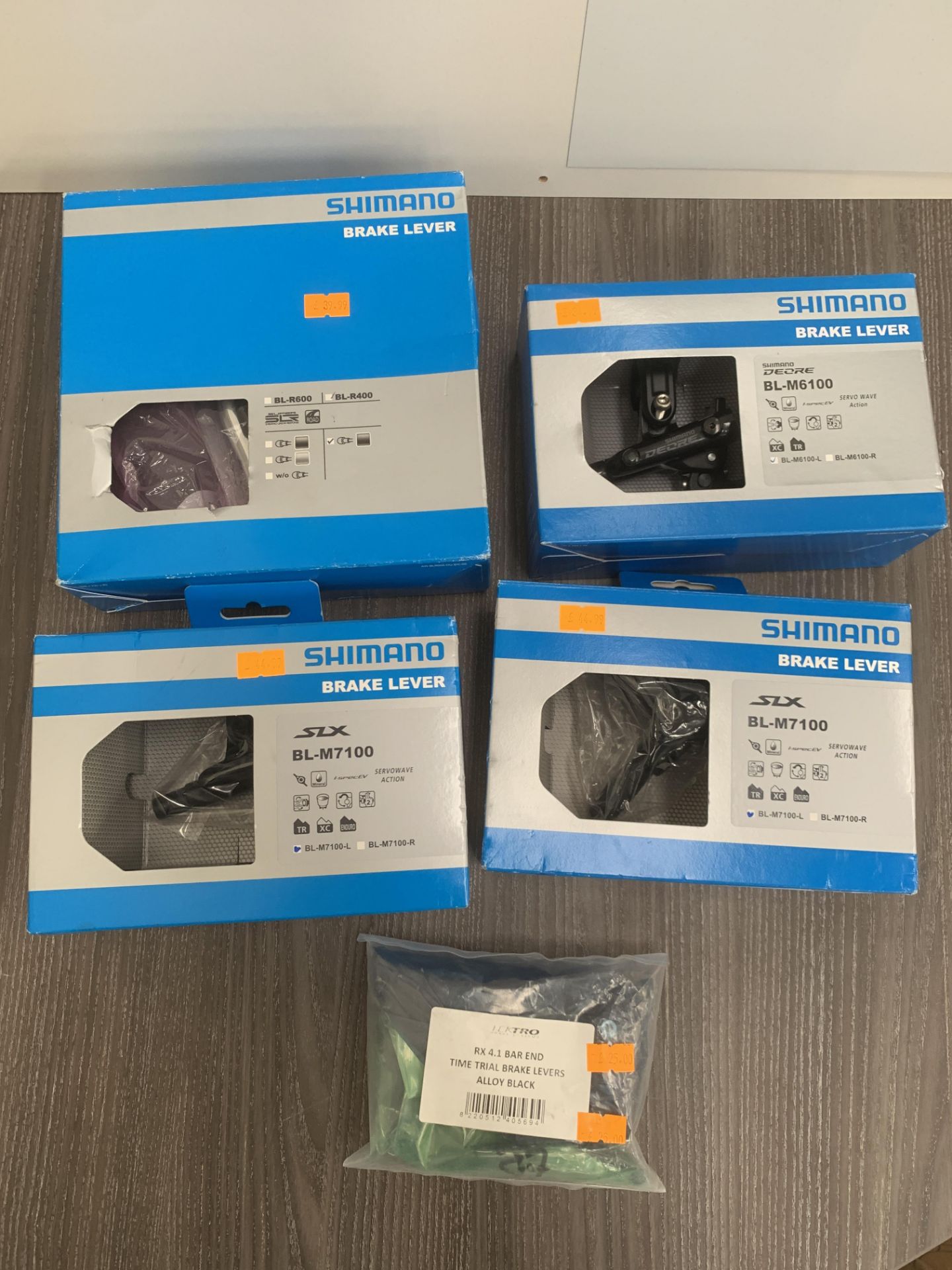 Box of assorted Shimano brake levers including models BL-T8100-R; BL-M7100 (2); BL-M6100; BL-R400 an - Image 2 of 6