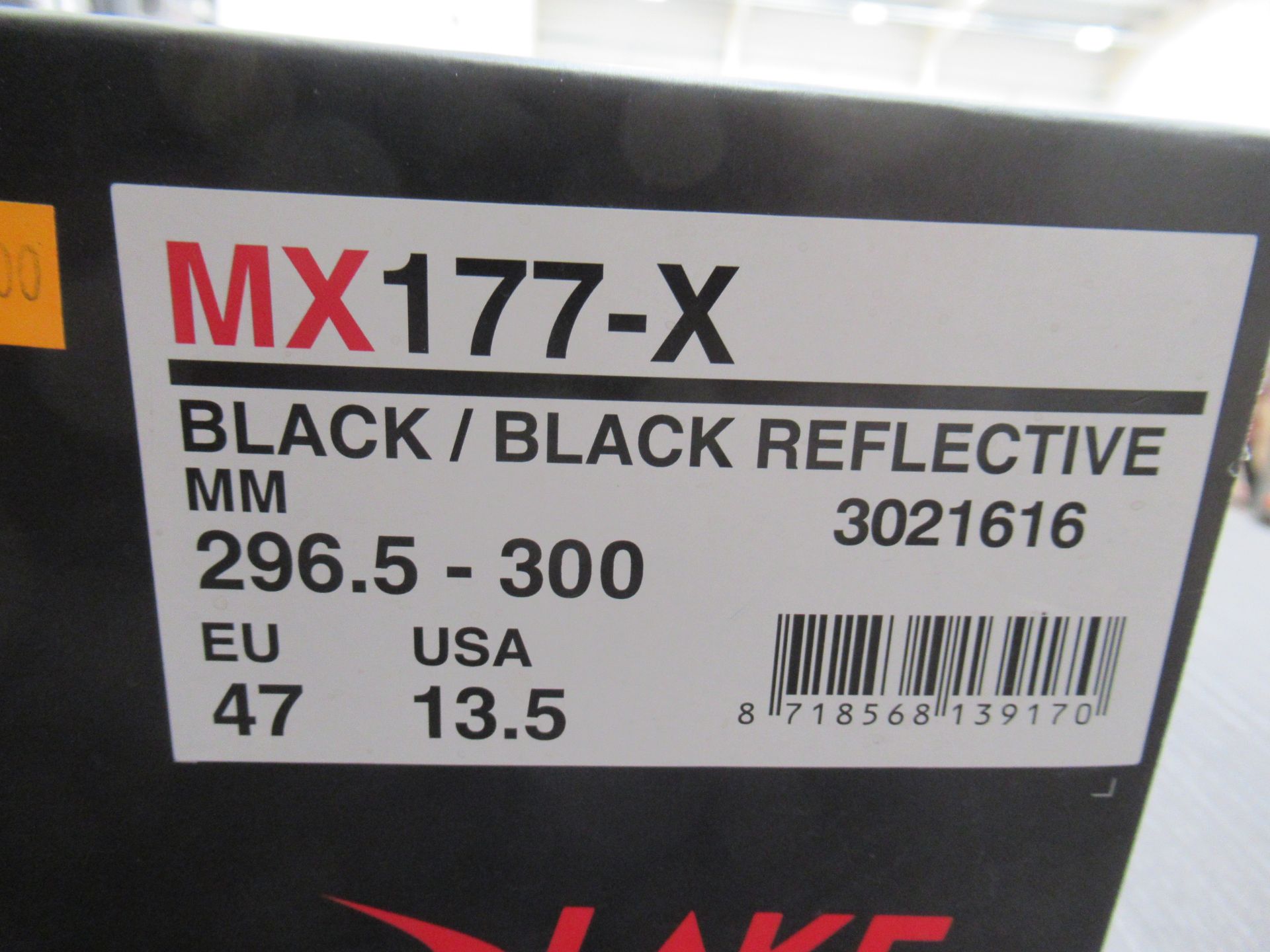 Pair of Lake MX177-X cycling shoes (black/black reflective) - boxed EU size 47 - (RRP£150) - Image 3 of 4