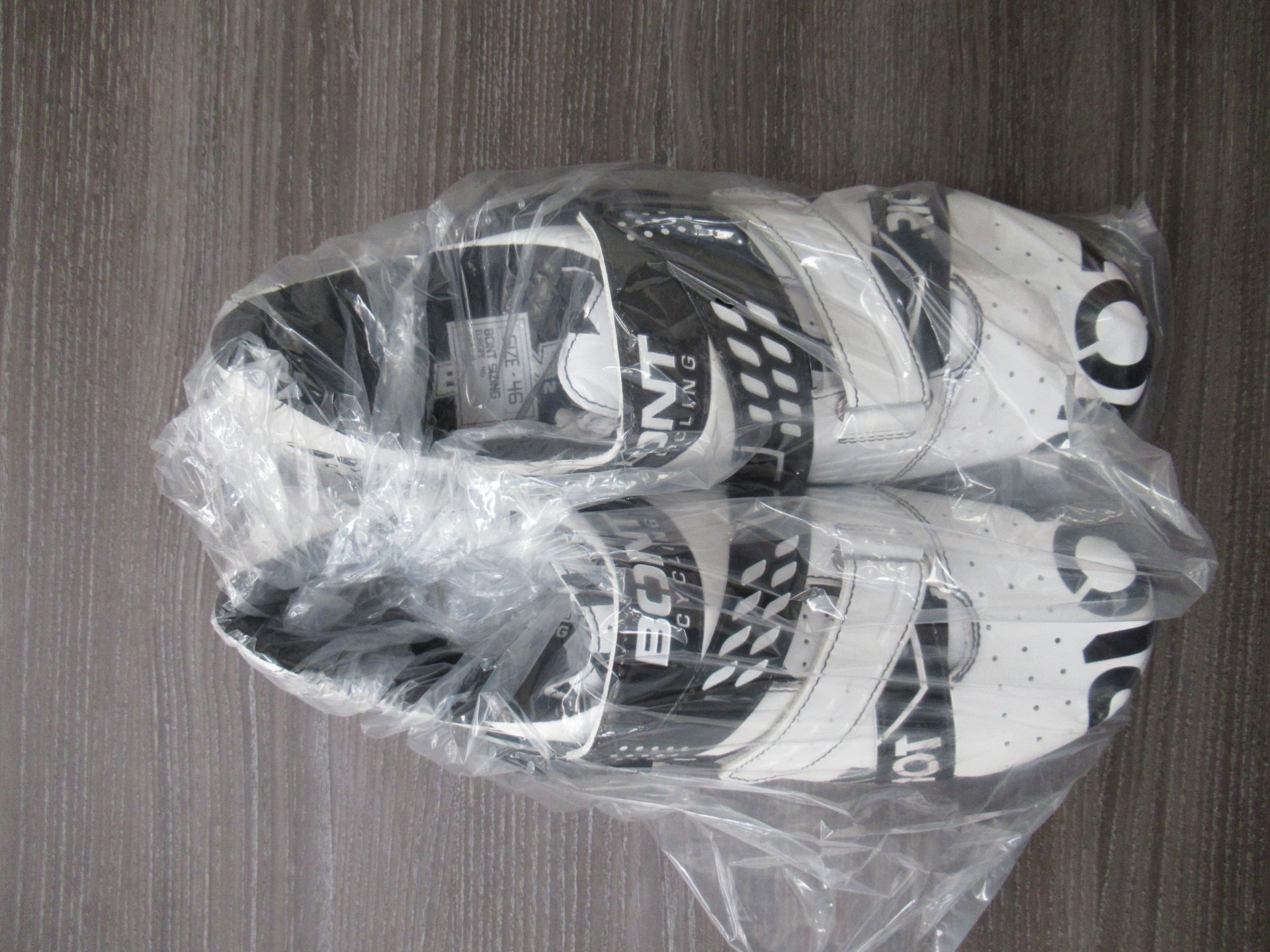 Pair of Bont Riot Buckle cycling shoes (white/black) - boxed EU size 46 (RRP£104.99)