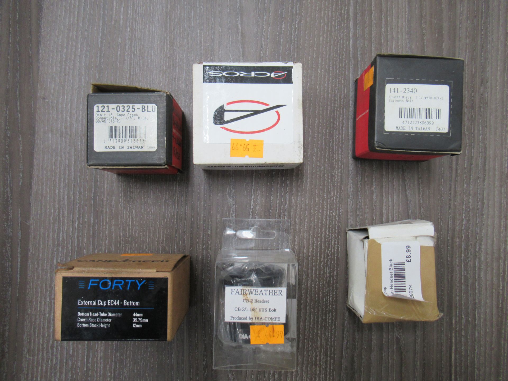 Box of various cycling headsets and freehubs from FSA, Diacompe, Acros etc (total approx RRP£250+) - Image 2 of 3