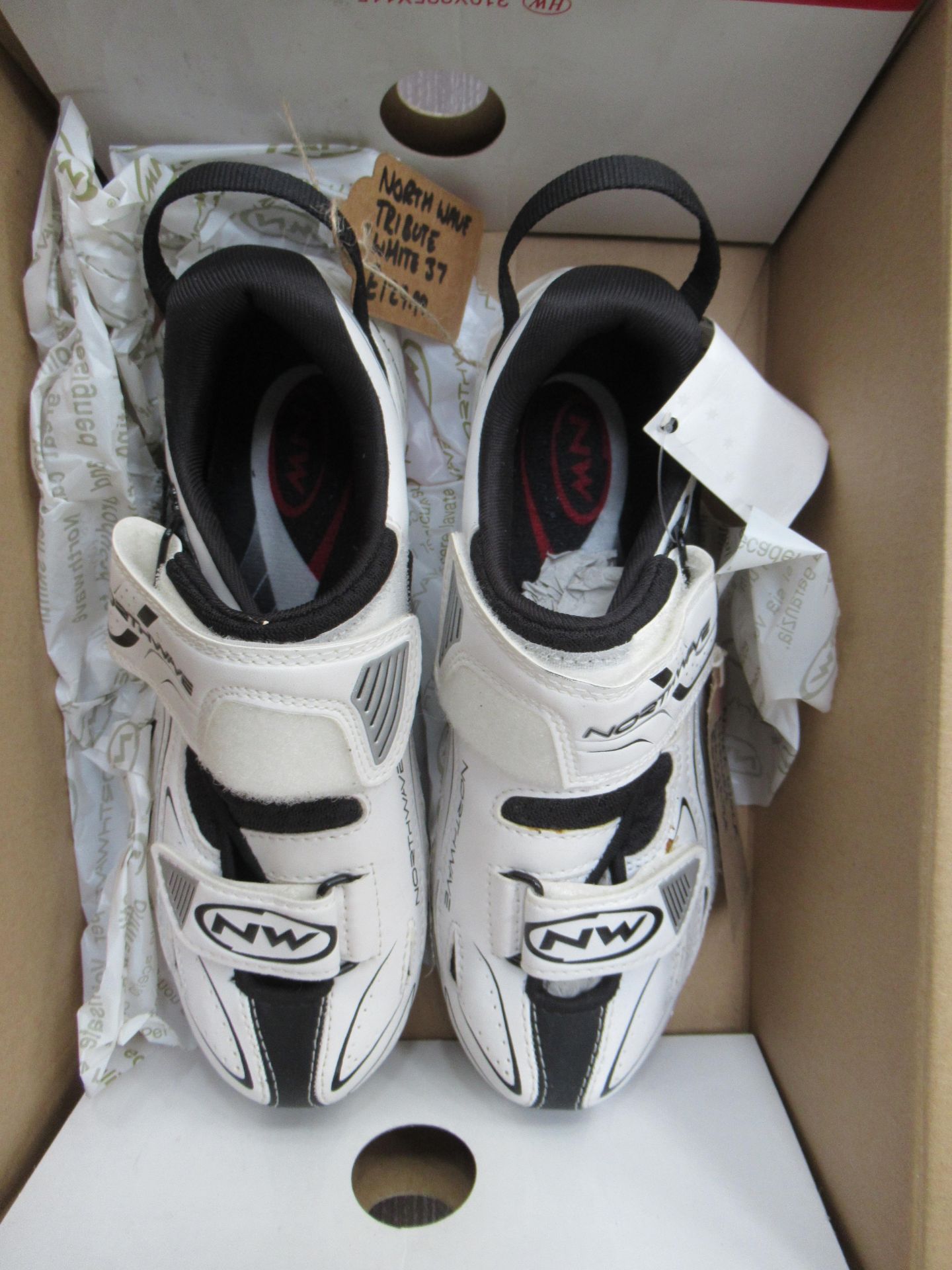 Pair of Northwave Tribute cycling shoes (white/black) - boxed EU size 37 (RRP£129.99) - Image 3 of 3
