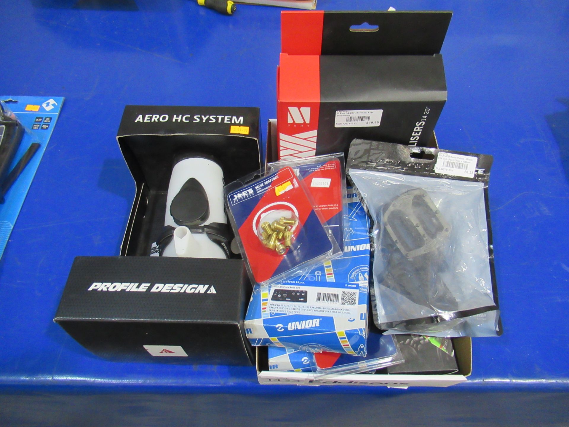 Assorted cycling items including Aero HC system, Union socket sets, Weldite grease gun etc.