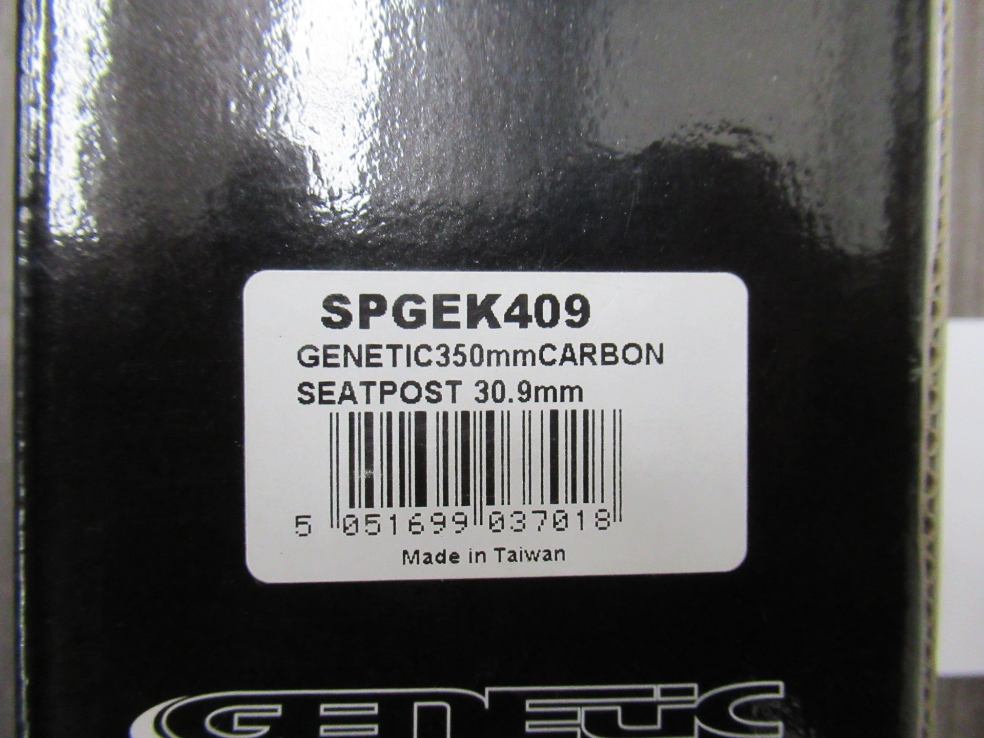 Genetic carbon seat-post 350mm x 30.9mm - boxed (RRP£99.99) - Image 3 of 3