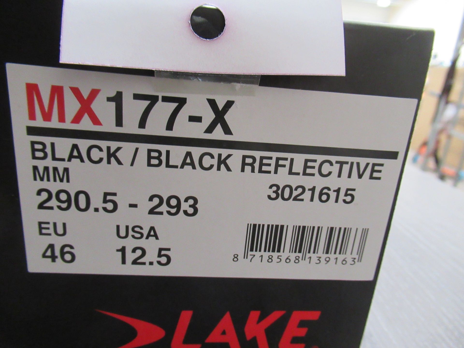 Pair of Lake MX177-X cycling shoes (black/black reflective) - boxed EU size 46 - (RRP£150) - Image 3 of 4