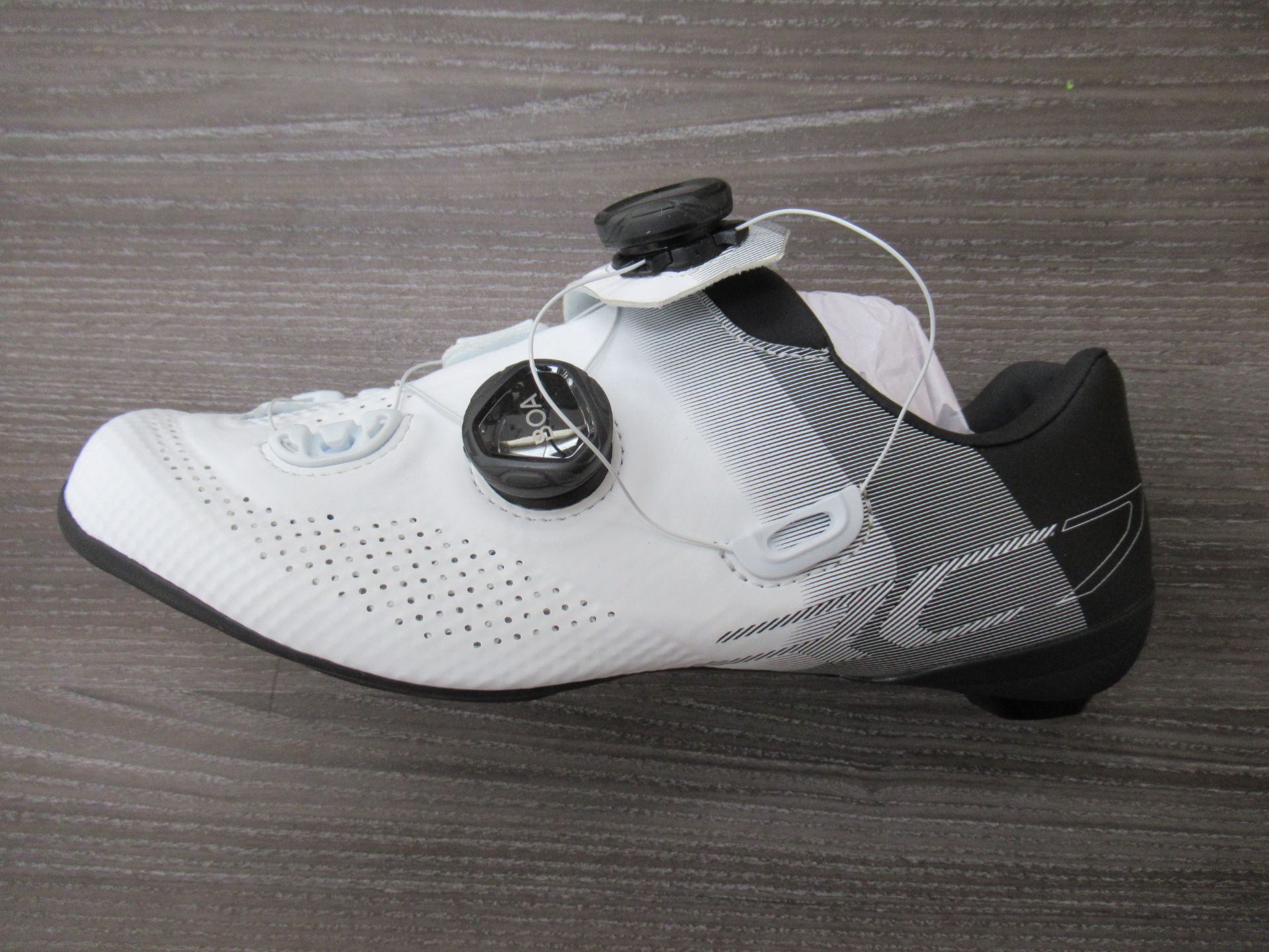 2 x Pairs of Shimano RC7 cycling shoes - 1 x white boxed EU size 38 and 1 x black boxed EU size 40 ( - Image 7 of 7