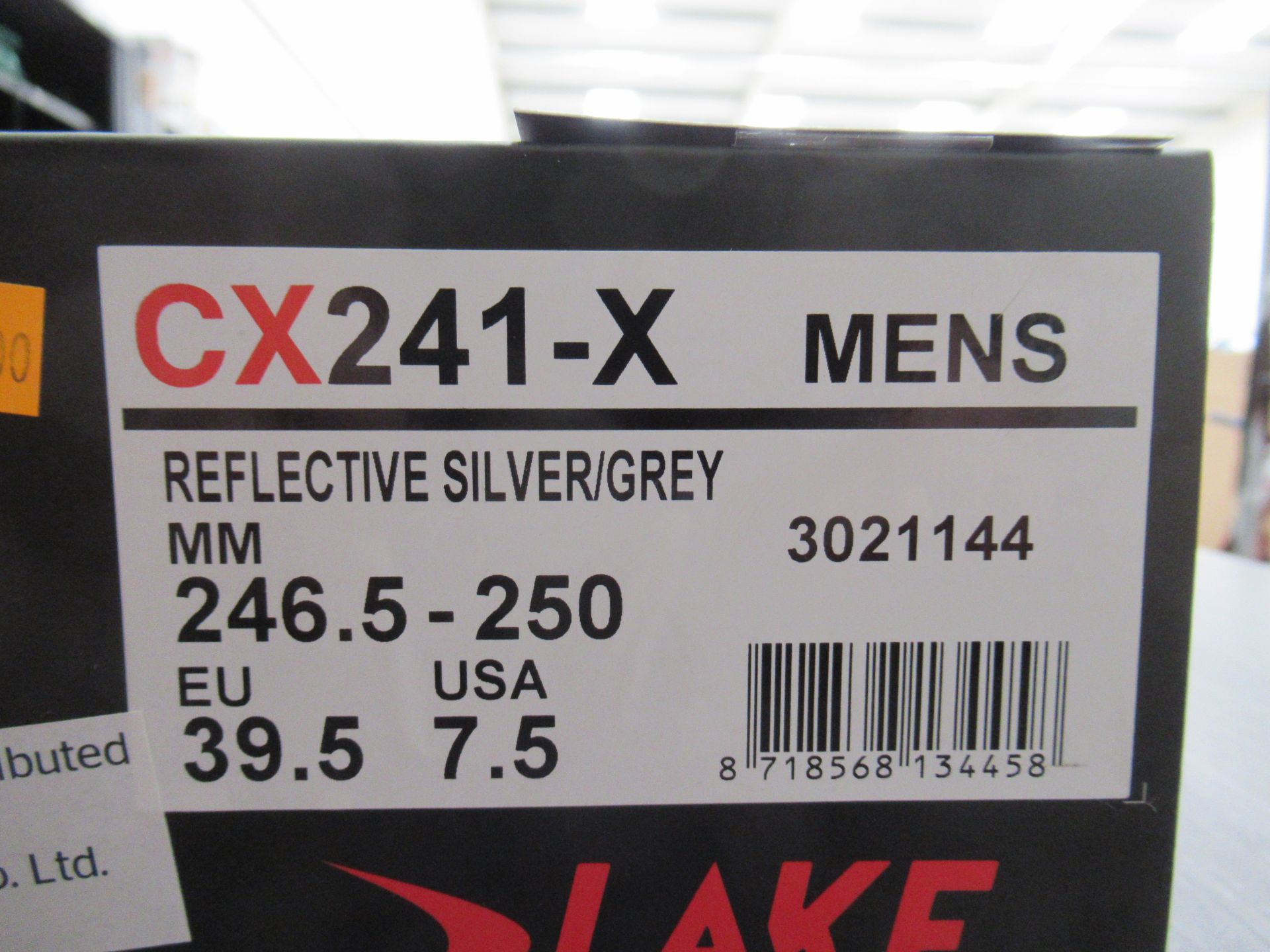 Pair of Lake CX241-X cycling shoes (reflective silver/grey) - boxed EU size 39.5 (RRP£295) - Image 3 of 4