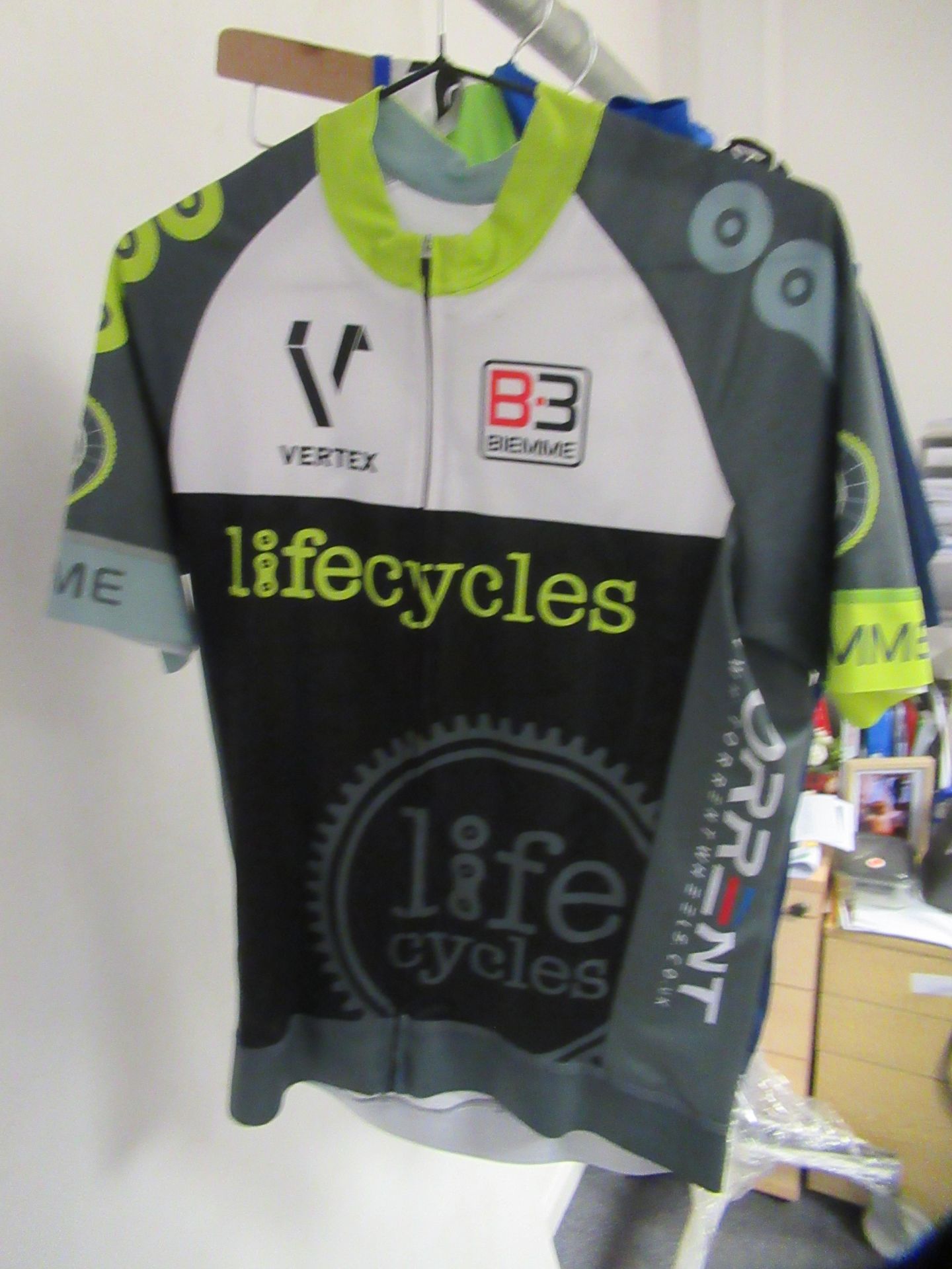 XL Male Cycling Clothes - Image 3 of 5