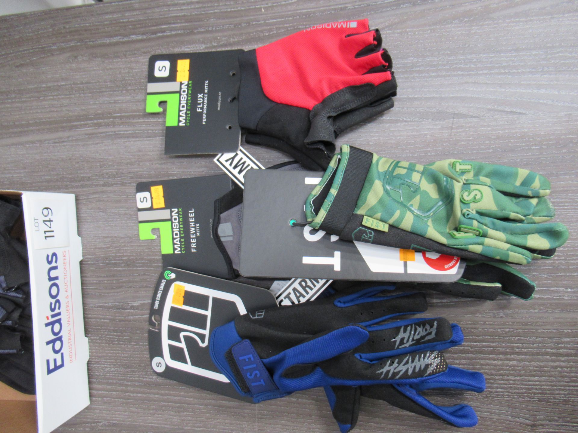 8 x pairs of S sized Gloves - 5 x Madison (3x Flux RRP£24.99 each - 2x Freewheel RRP£14.99 each); 2 - Image 2 of 2