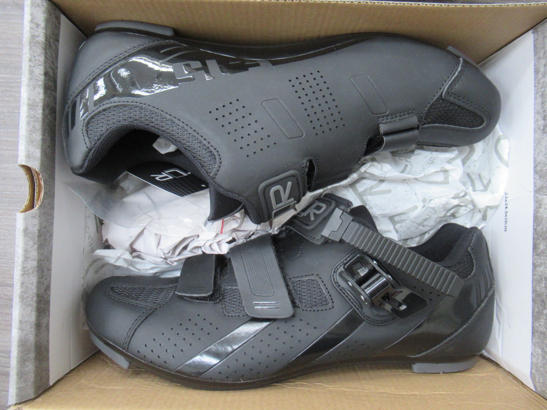 2 x Pairs of FLR cycling shoes - 1 x F-35 III boxed EU size 45 (RRP££64.99) and 1 x F-15 III boxed E - Image 6 of 7