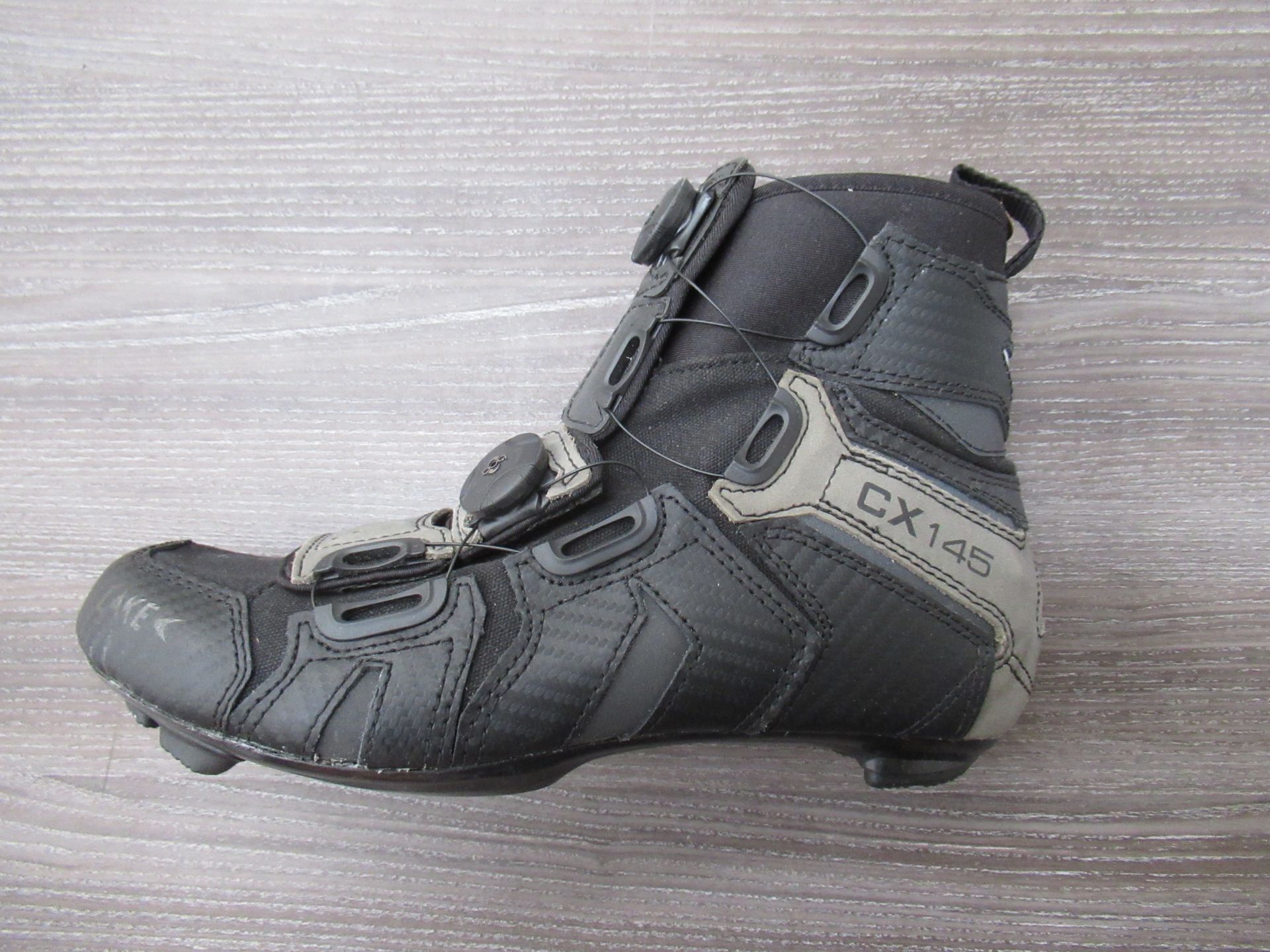 Pair of Lake CX145 cycling boots (black/grey) - boxed EU size 41.5 (RRP£200) - Image 2 of 4
