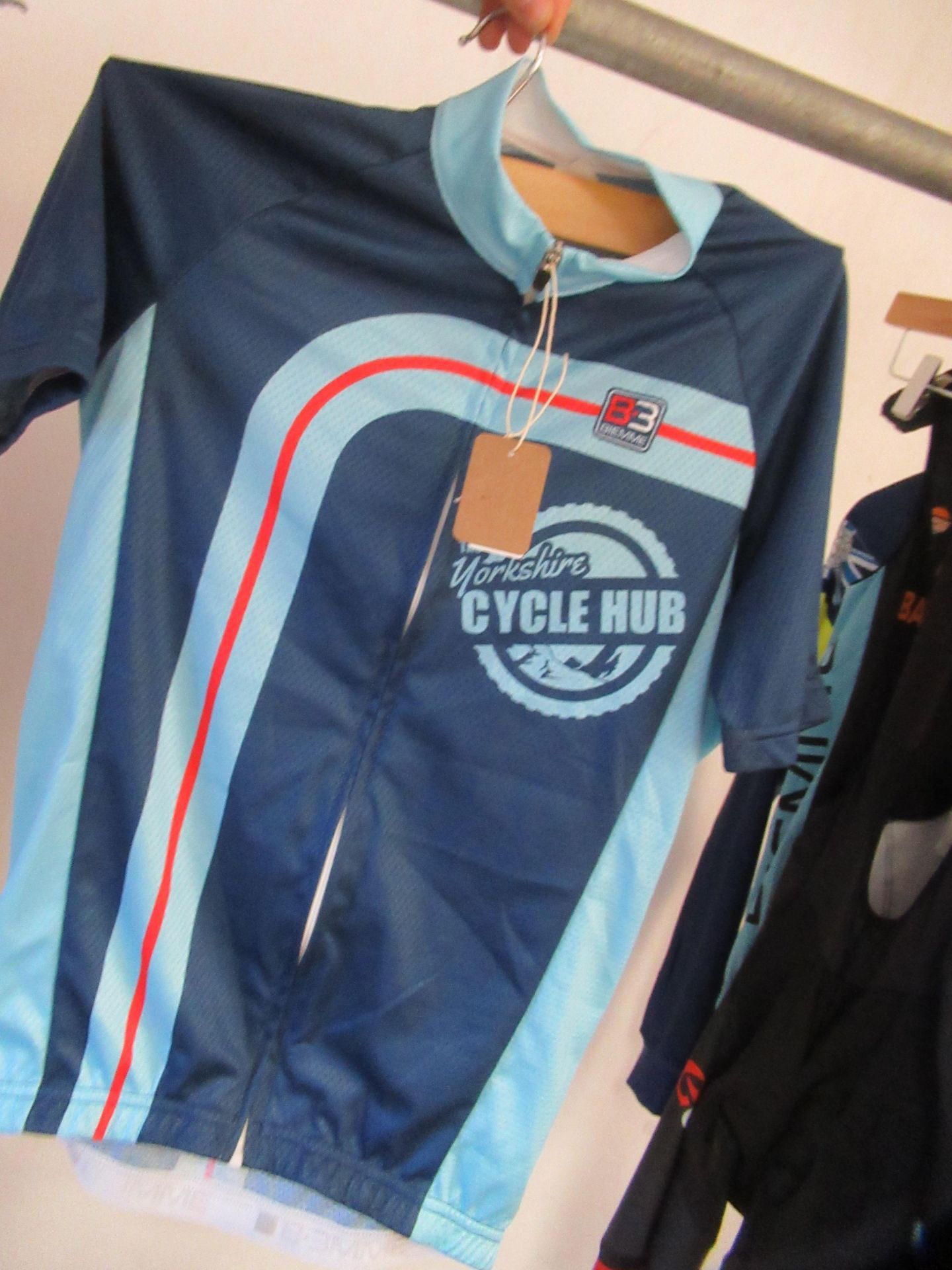 6x XS Male Cycling Clothes - Image 6 of 13