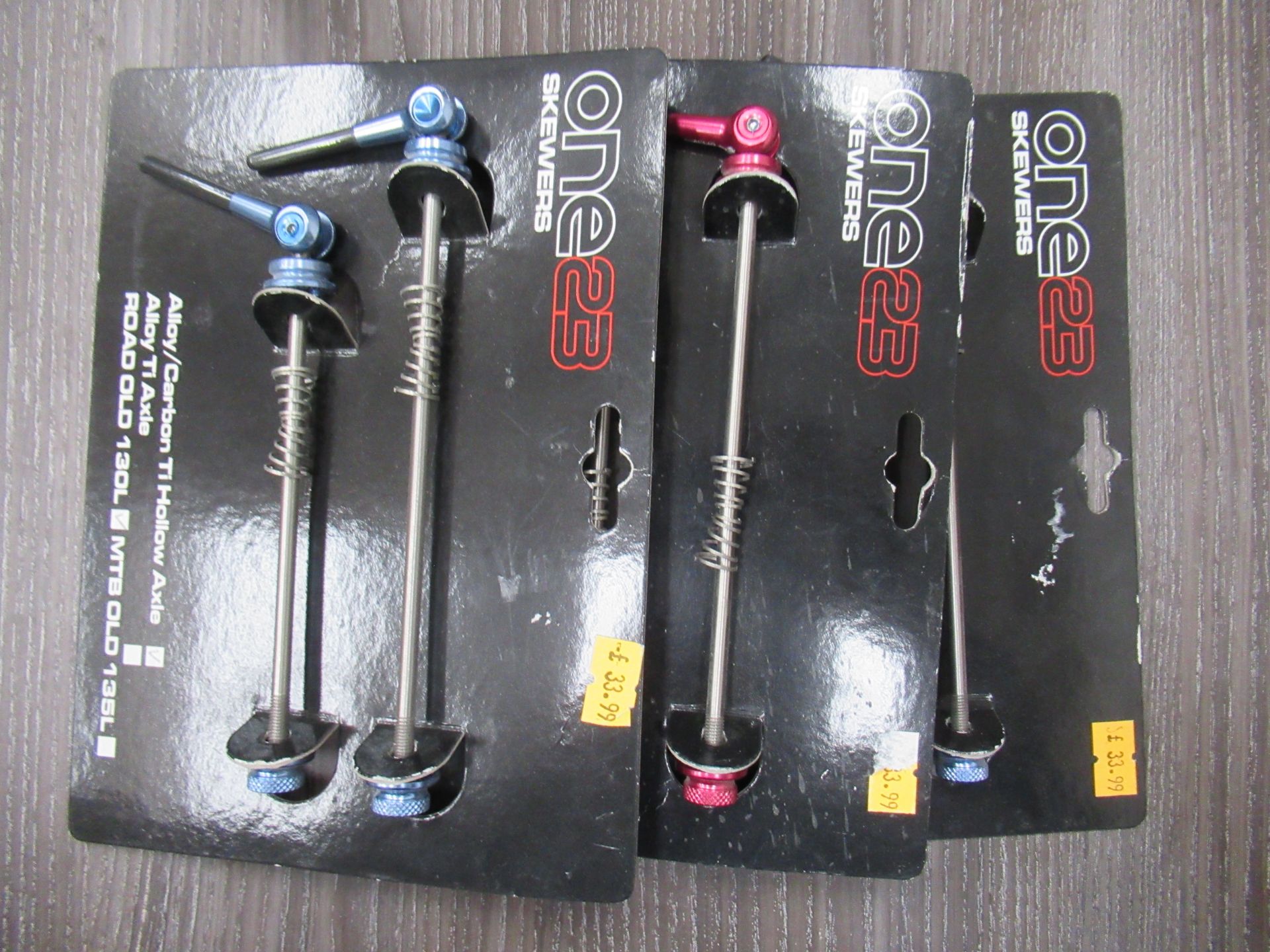 Box of cycling parts to include ONE23 skewers; Aztec brakes; A2Z extension hangers; RWD brakes etc. - Image 3 of 3