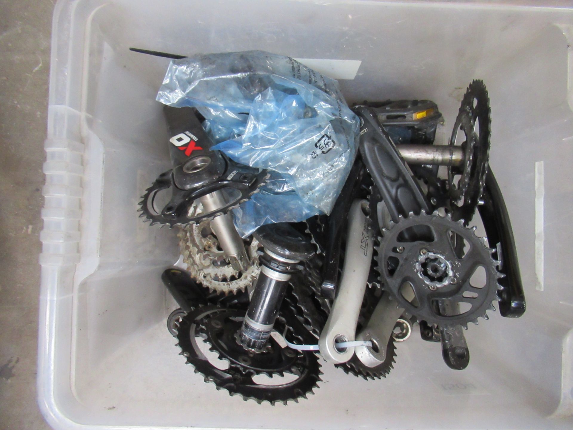 Box of used chain sets and accessories - Image 2 of 2