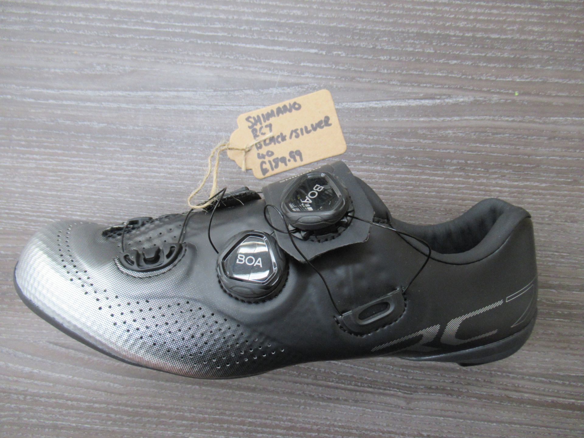 2 x Pairs of Shimano RC7 cycling shoes - 1 x white boxed EU size 38 and 1 x black boxed EU size 40 ( - Image 4 of 7