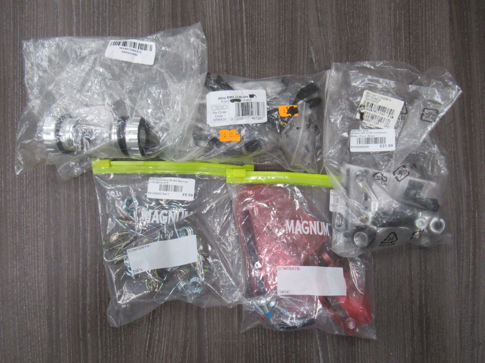 Assorted cycling parts including caliper brakes, cantilever brake, brake lever etc. (total approx RR - Image 4 of 5