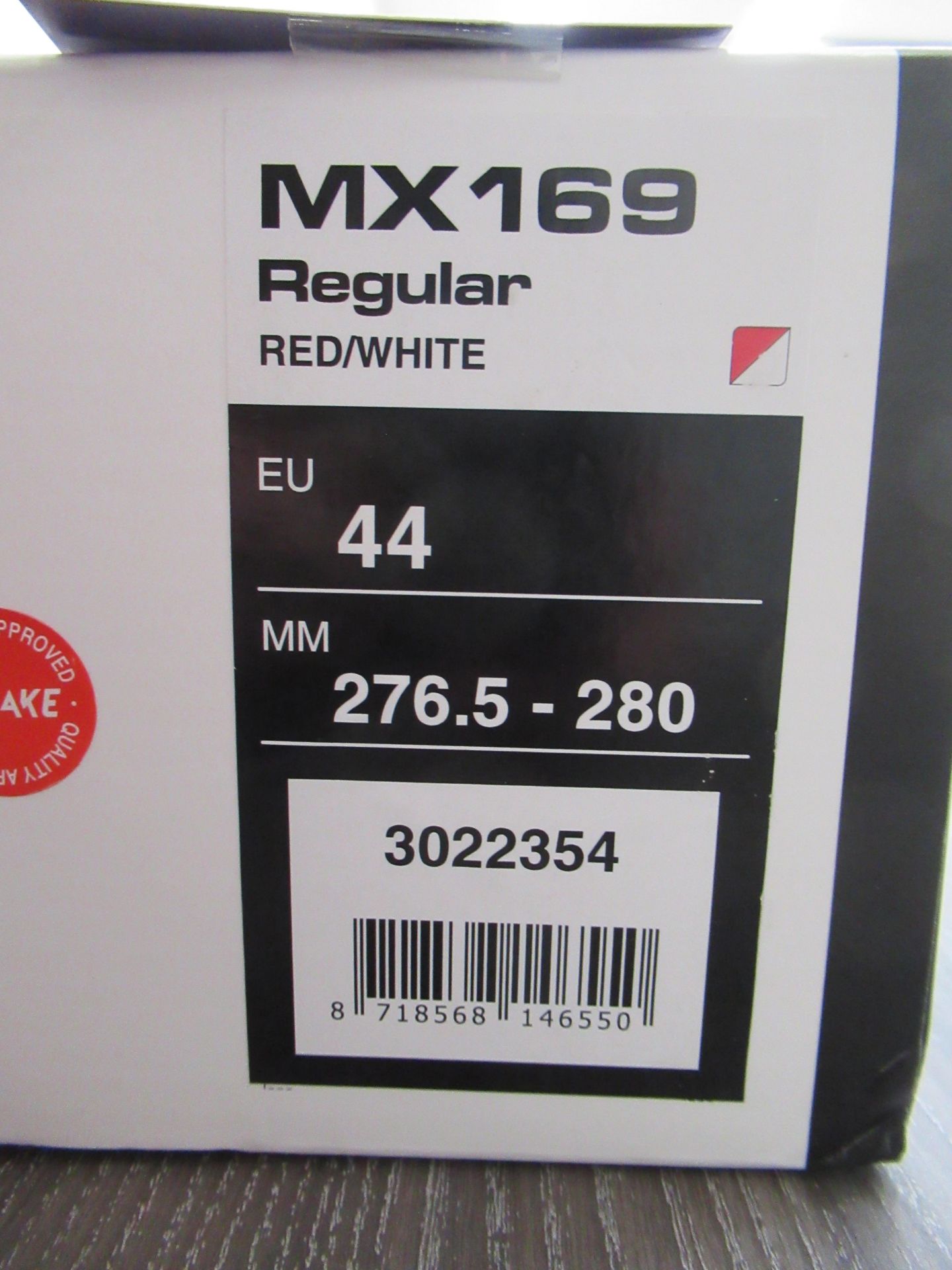 Pair of Lake MX169 cycling shoes (red/white) - boxed EU size 44 (RRP£142) - Image 3 of 4