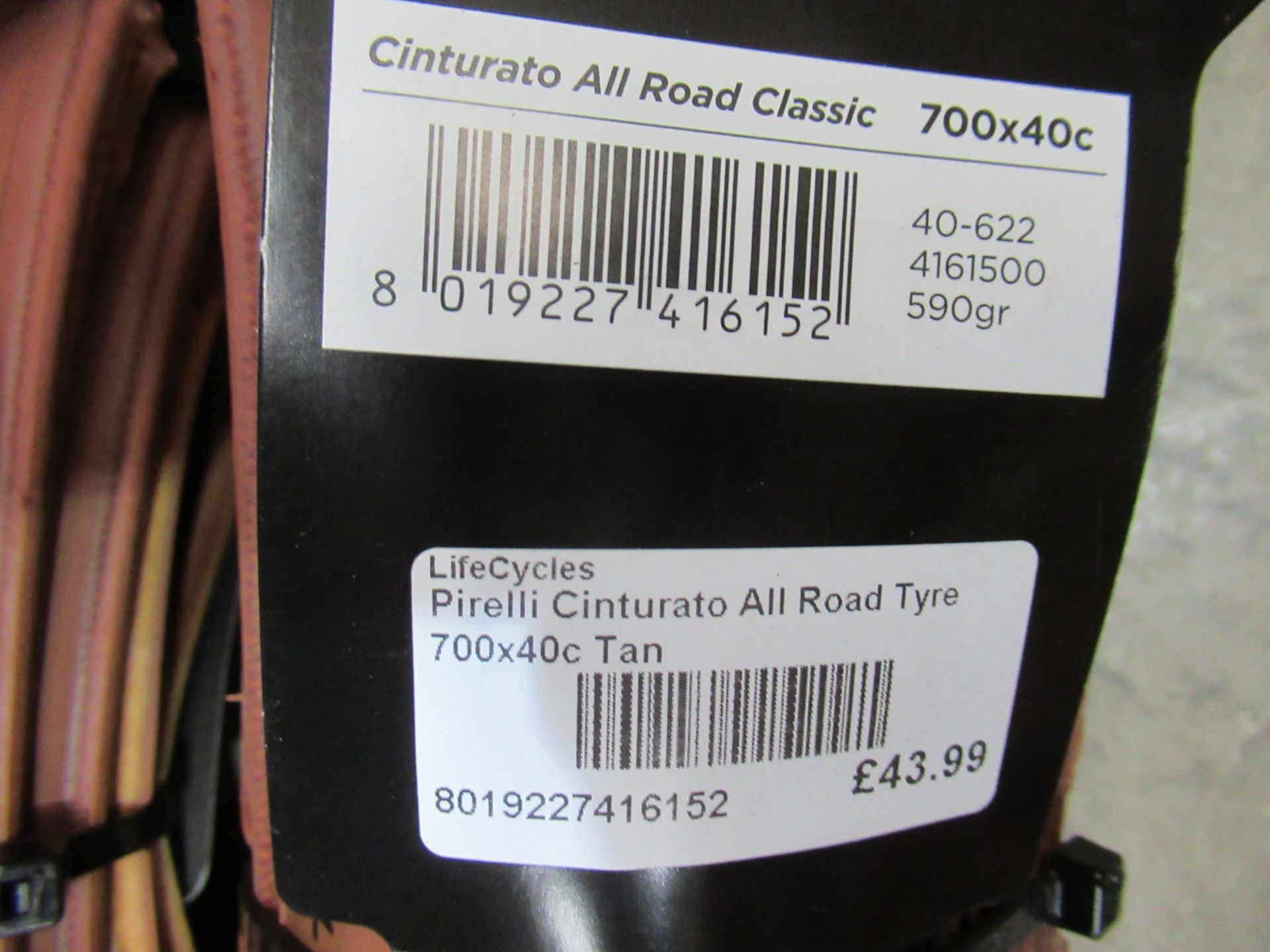 2 x Pirelli Cinturato 700x40c tyres (RRP£43.99 each) and 2 x Kenda tyres - 1 x Nevegal Pro 26x1.95 ( - Image 3 of 3