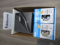 2 x Shimano BR-R517 disc brake calipers (RRP£49.99 each) and 1 x Shimano Deore XT SL-M8000-R Shift l
