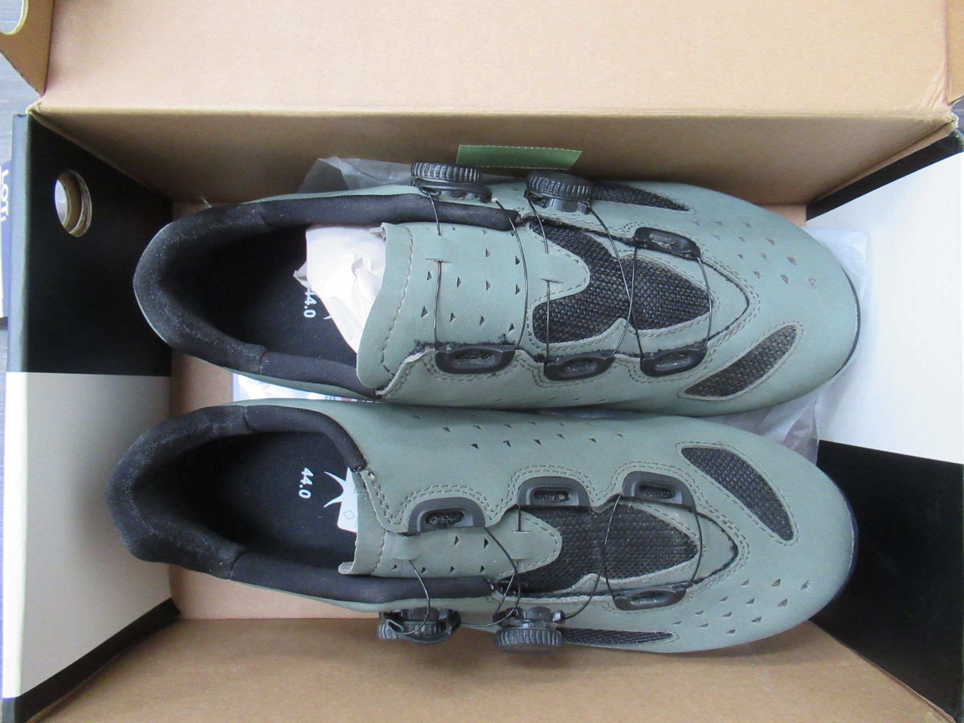 Pair of Lake MX238 cycling shoes (beetle/black) - boxed EU size 44 (RRP£274.99) - Image 4 of 4