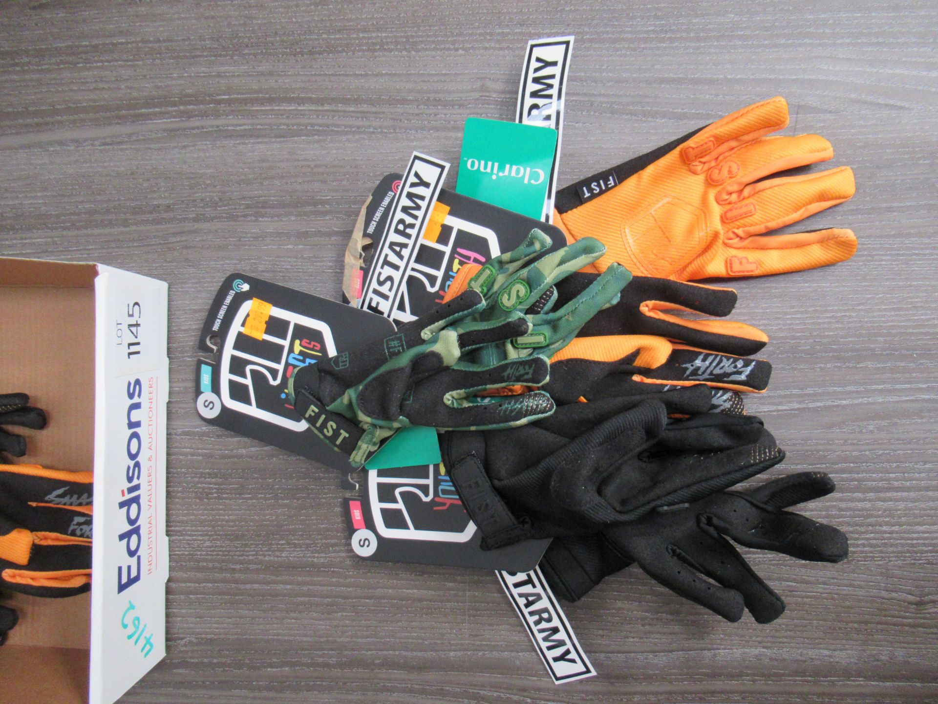 6 x pairs of Children's S FIST Gloves (RRP£29.99) - Image 2 of 2