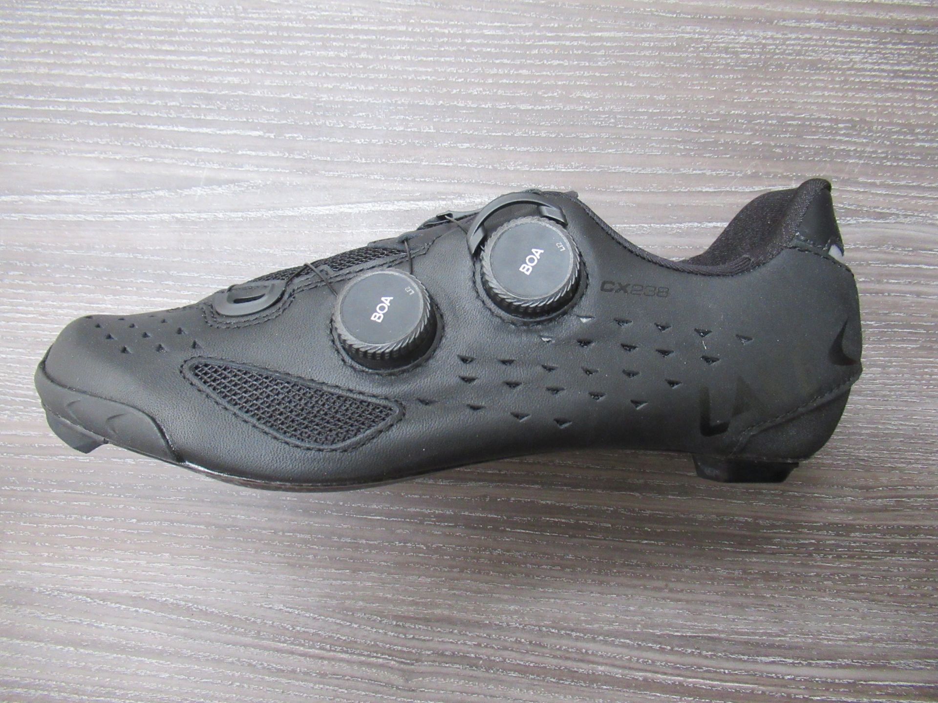 Pair of Lake CX238-X cycling shoes (black/black) - boxed EU size 40 (RRP£270) - Image 5 of 8
