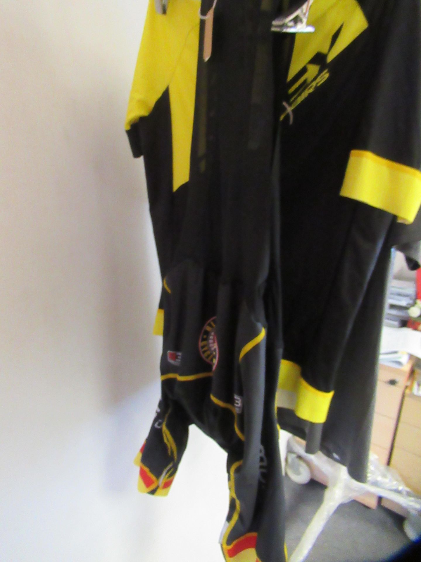 L Male Cycling Clothes - Image 4 of 6