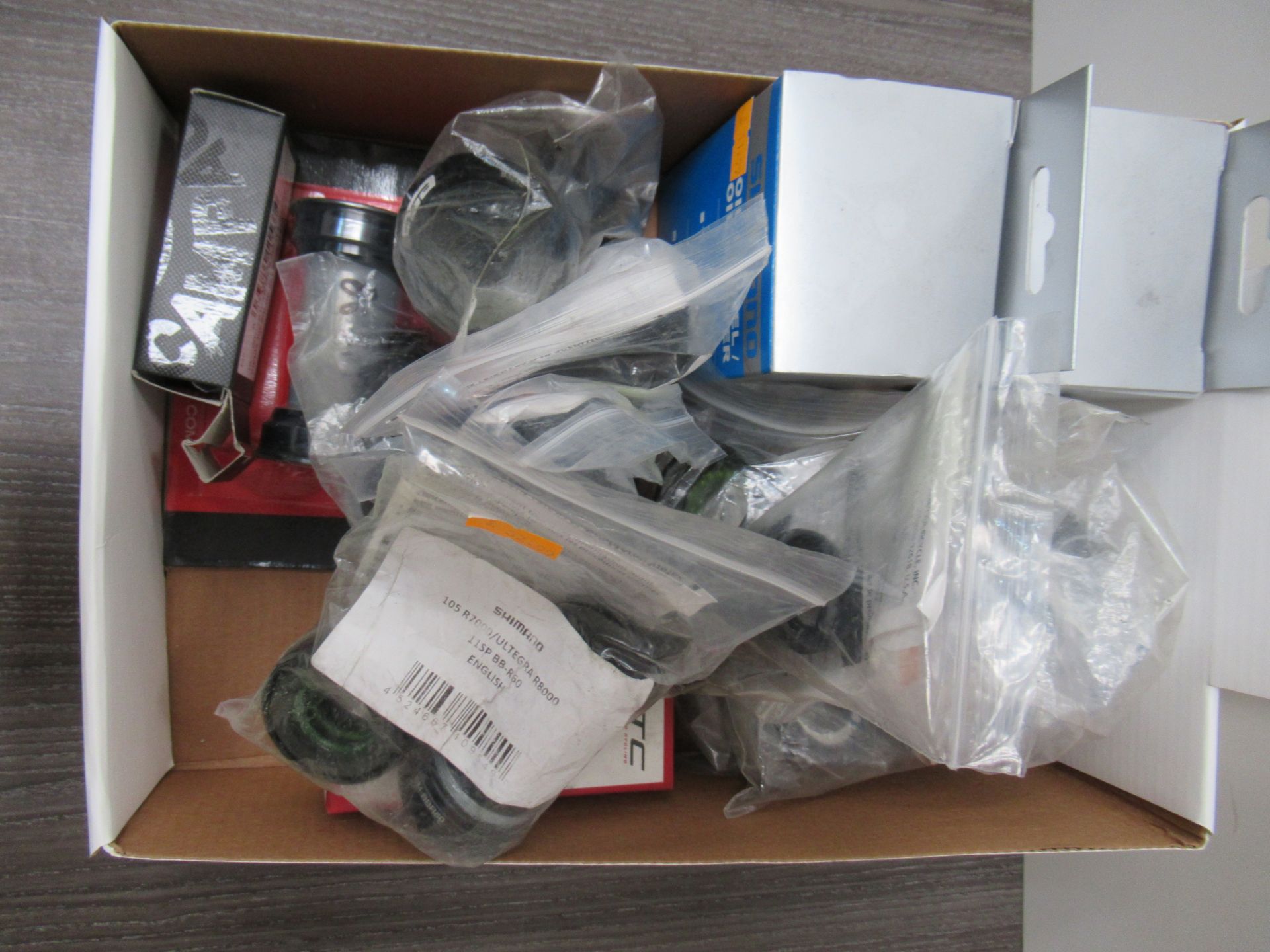 Box of assorted cycling parts to include oil funnel/stoppers, Shimano and FSA bearings etc. (total R - Image 2 of 4
