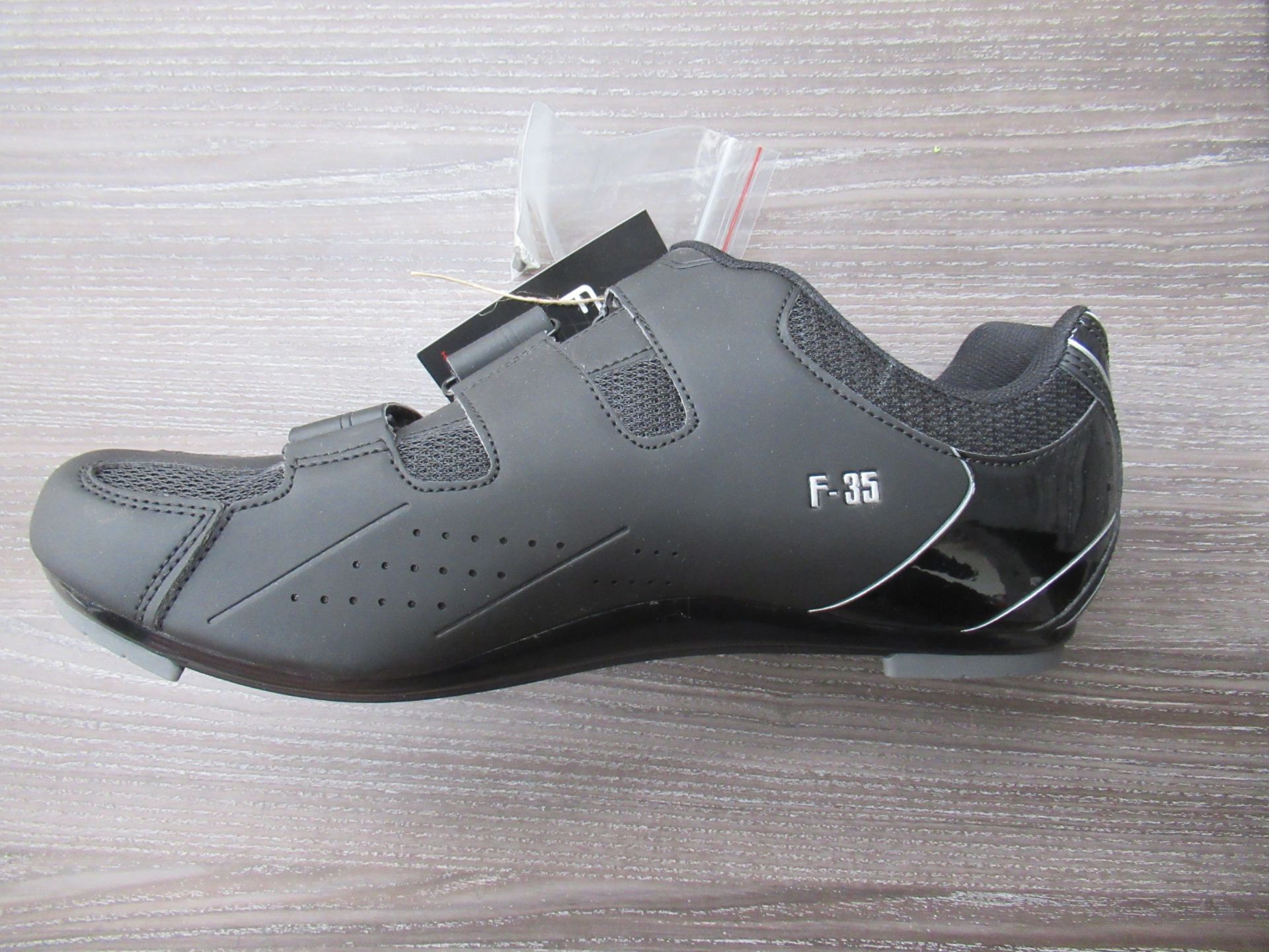 2 x Pairs of FLR cycling shoes - 1 x F-35 III boxed EU size 45 (RRP££64.99) and 1 x F-15 III boxed E - Image 4 of 7