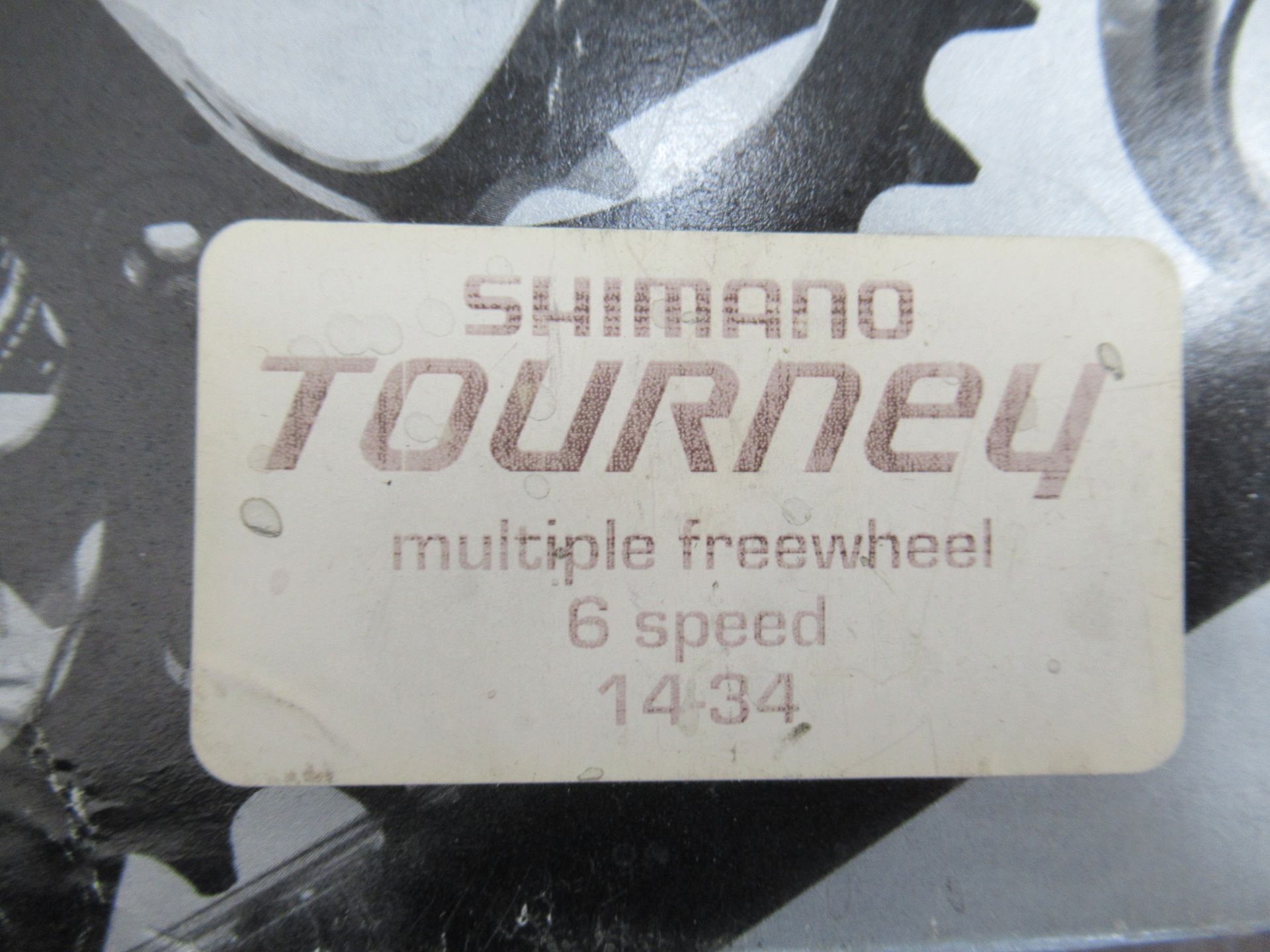 Assorted Shimano Freewheels (total RRP£175+) - 3 x TZ20 6-SPD 14-28 (RRP29.99 each), 2 x TZ500 6-SPD - Image 3 of 8