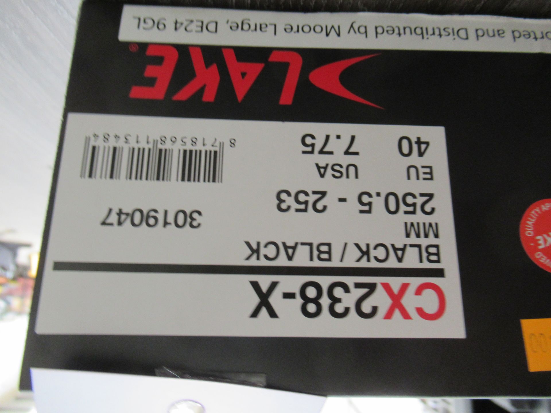 Pair of Lake CX238-X cycling shoes (black/black) - boxed EU size 40 (RRP£270) - Image 7 of 8