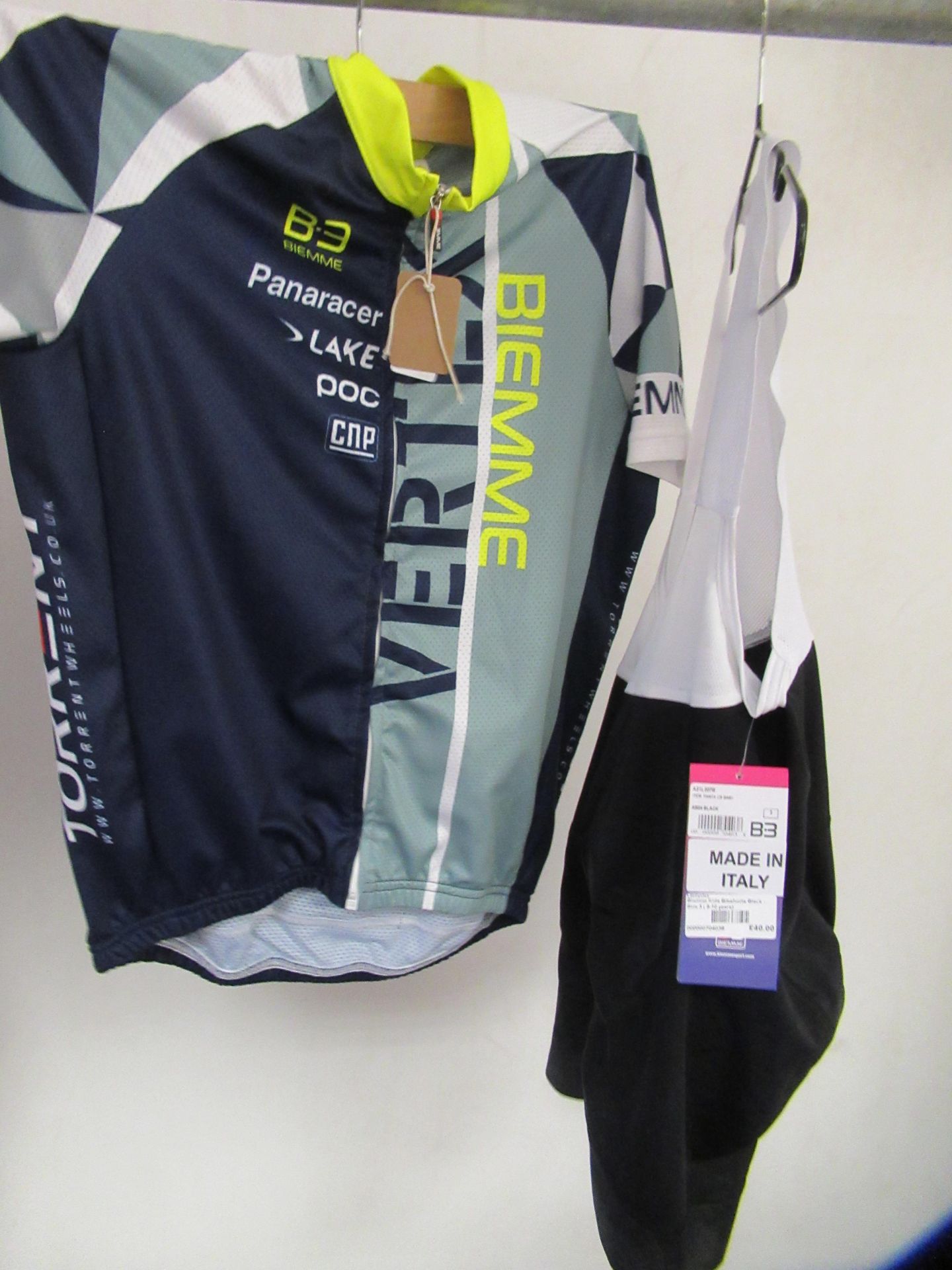 Various sizes of Childrens Cycling Clothes - Image 6 of 6