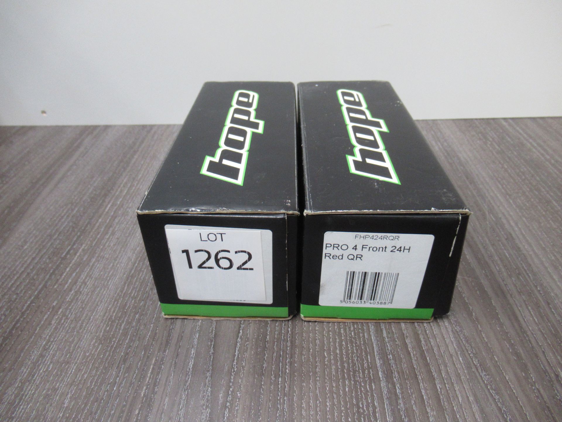 Hope Pro 4 Rear Hub 135mm - boxed (RRP£200) and a Hope Pro 4 Front Hub - boxed (RRP£67)