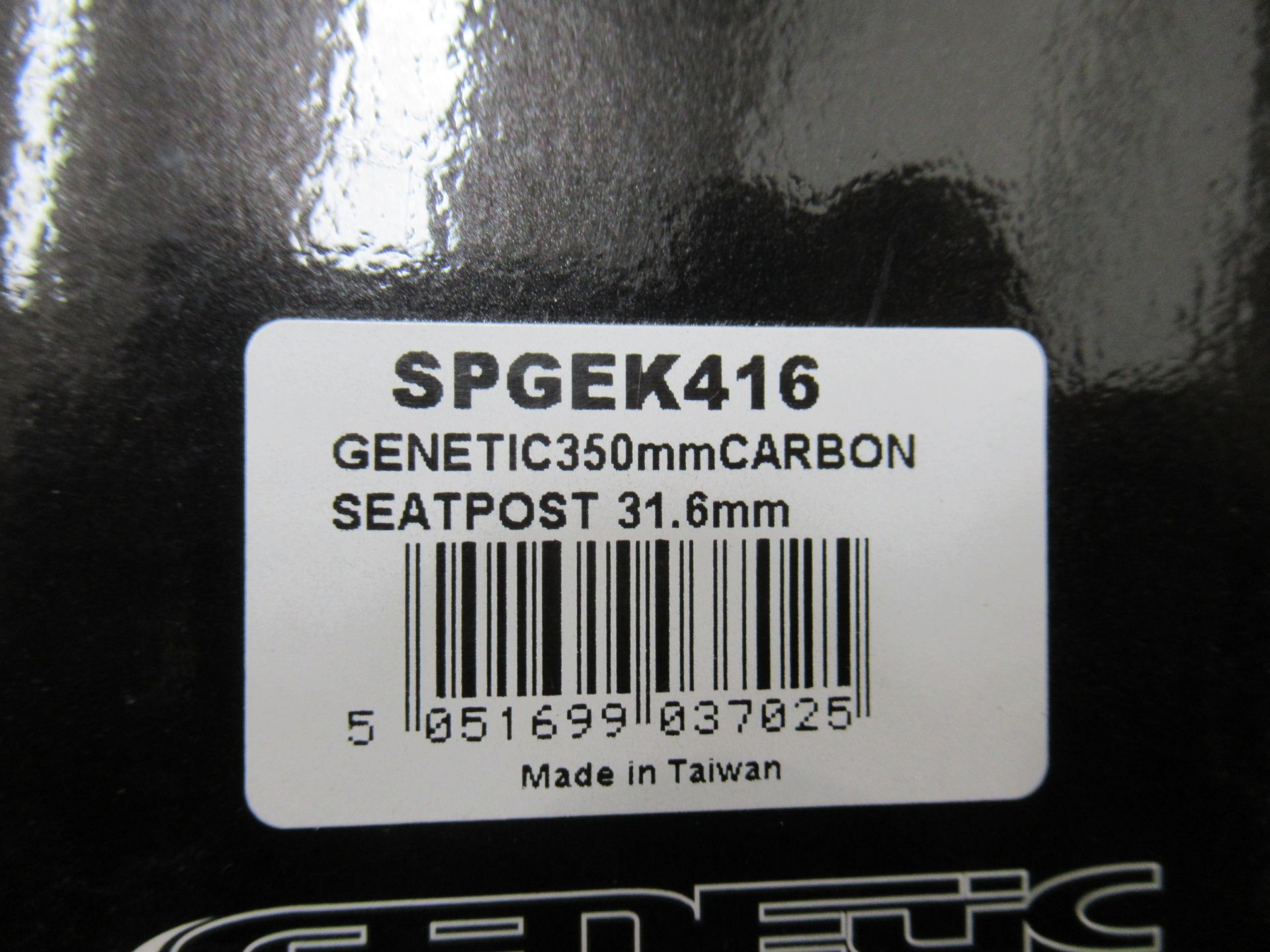 Genetic carbon seat-post 350mm x 31.6mm - boxed (RRP£99.99) - Image 2 of 2