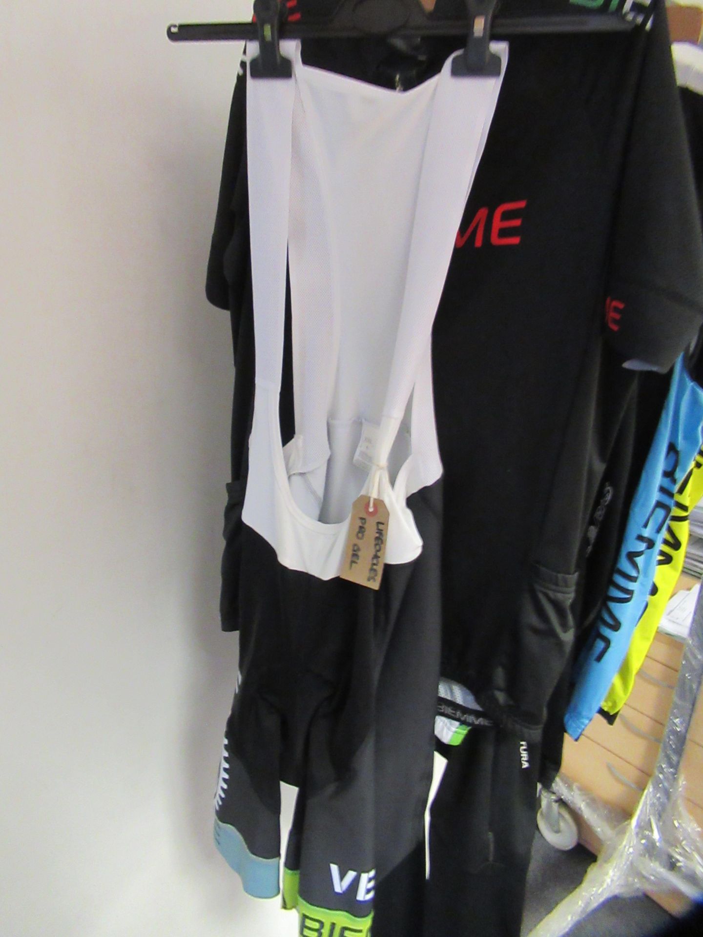 XXL Male Cycling Clothes - Image 4 of 10