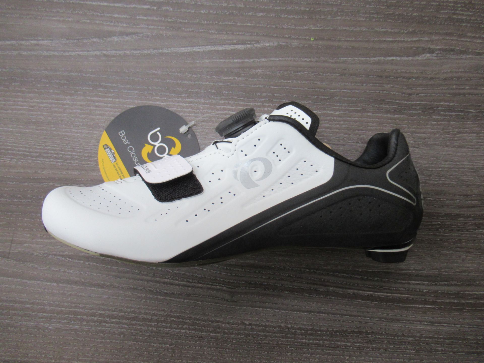 Pair of Pearl Izumi ladies cycling shoes (white/black) - boxed EU size 37 (RRP£179.9)