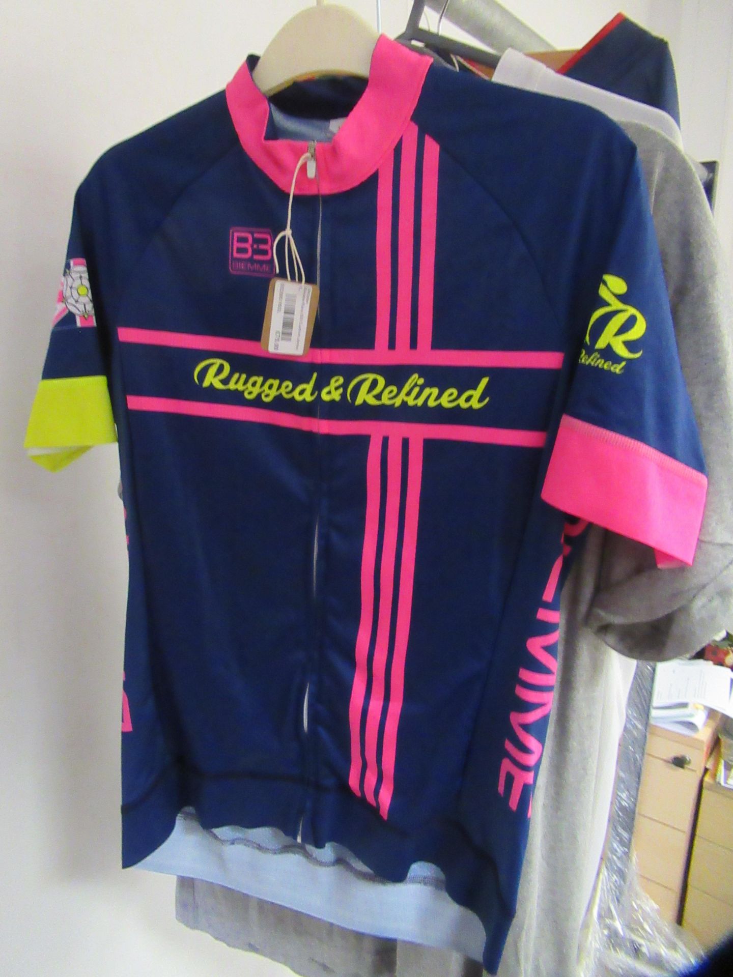 XL Male Cycling Clothes - Image 4 of 7