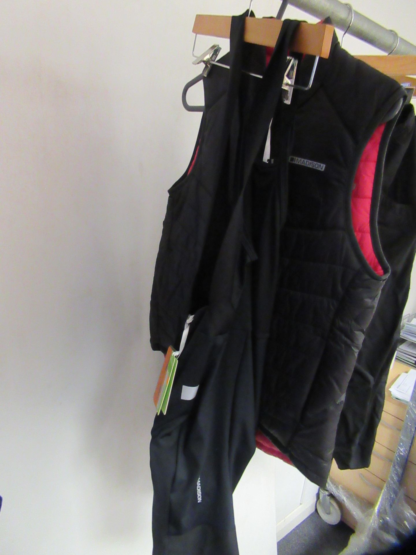 Various sizes of Womens Cycling Clothes - Image 5 of 8