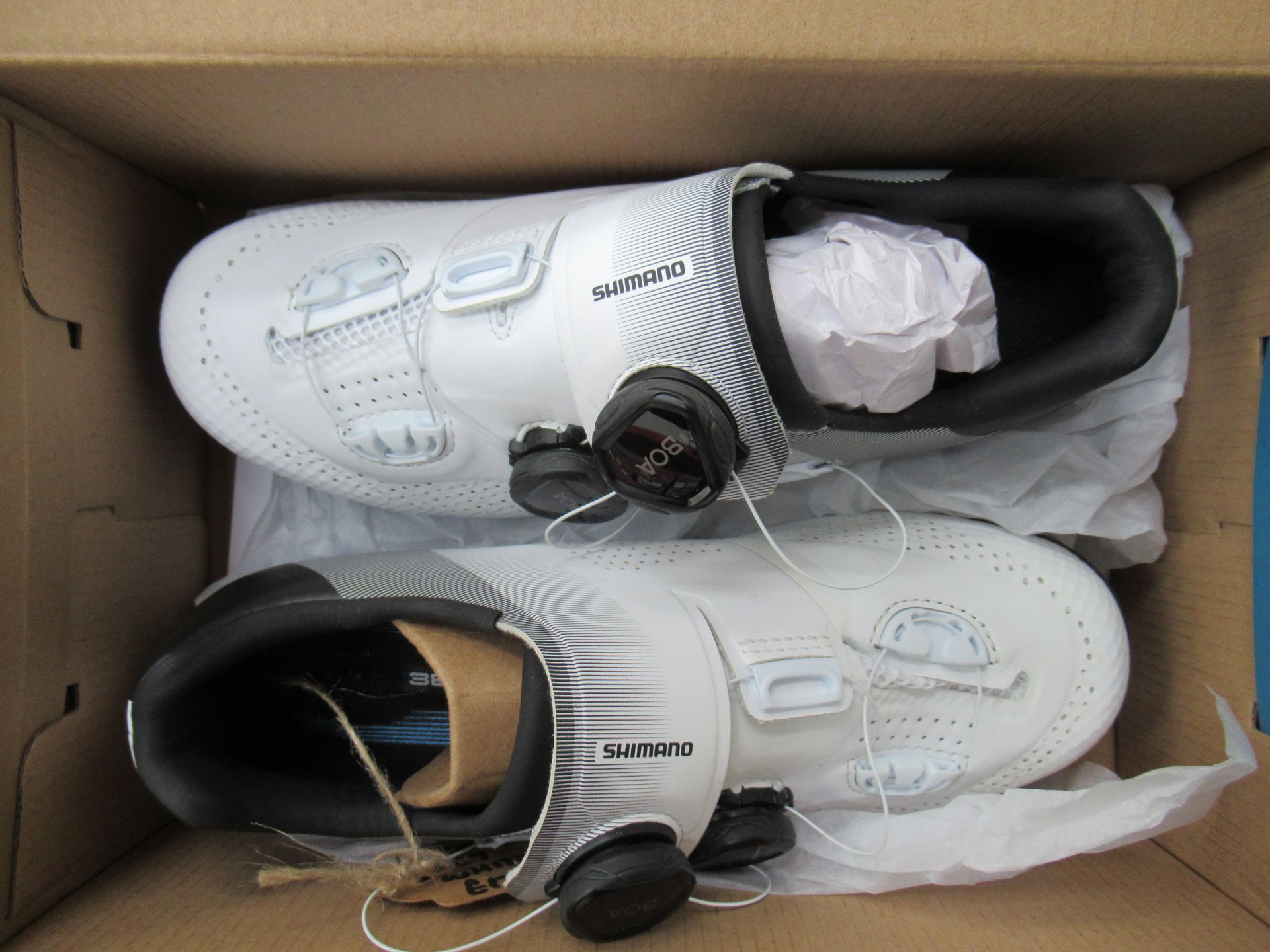 2 x Pairs of Shimano RC7 cycling shoes - 1 x white boxed EU size 38 and 1 x black boxed EU size 40 ( - Image 6 of 7