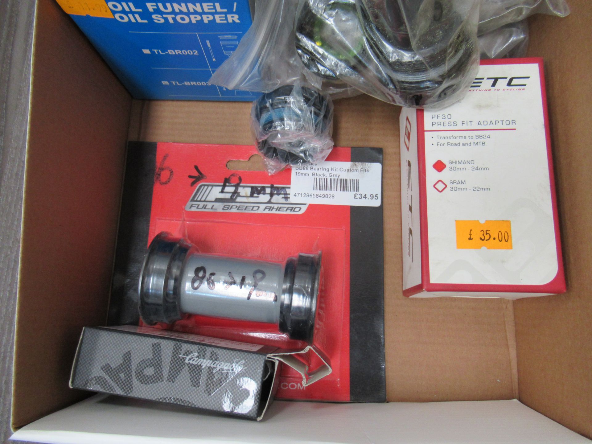 Box of assorted cycling parts to include oil funnel/stoppers, Shimano and FSA bearings etc. (total R - Image 3 of 4