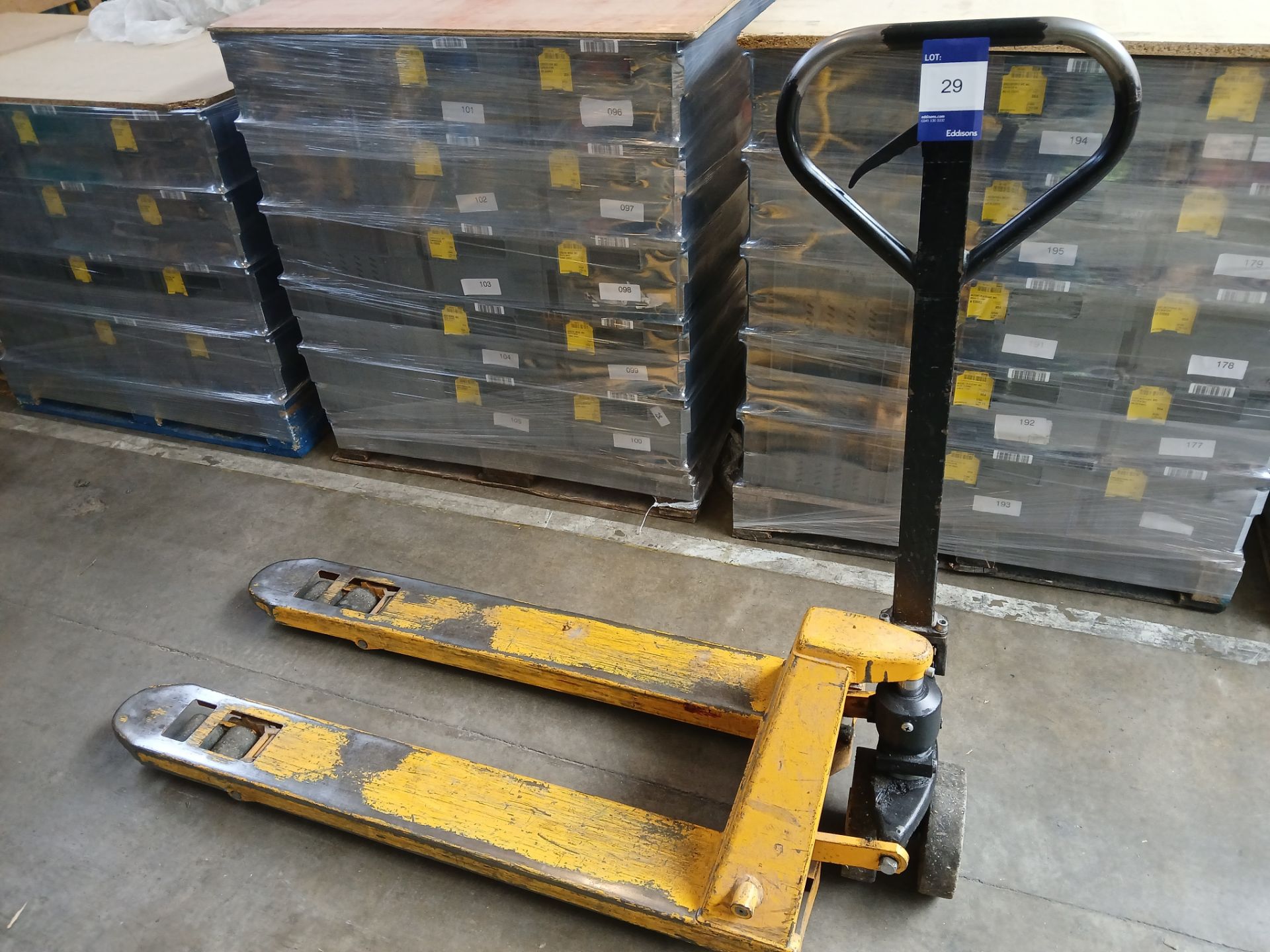 2,500kg capacity pallet truck