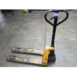 2,500kg capacity pallet truck