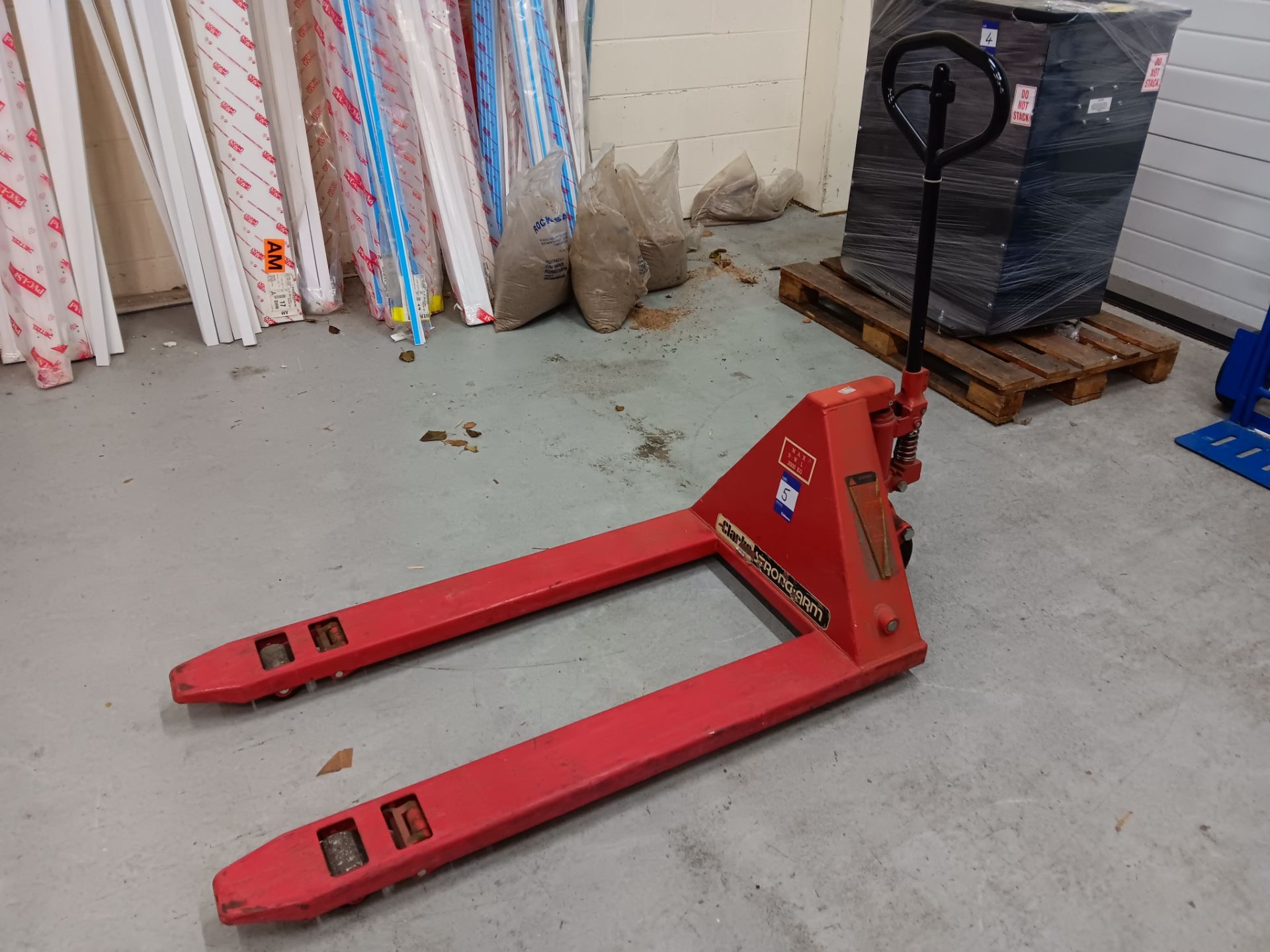 Clarke Strong-Arm 2000kg Pallet Lift Trolley