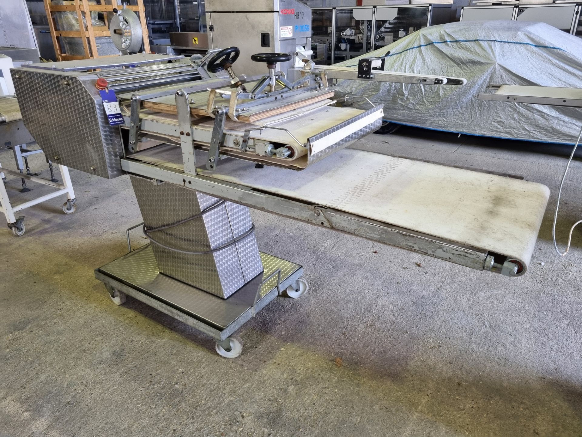 Ciberpan Model FCP-88 Pastry conveyor. Adjustable. 2300 x 800 x 1300 mm. Please note this lot is