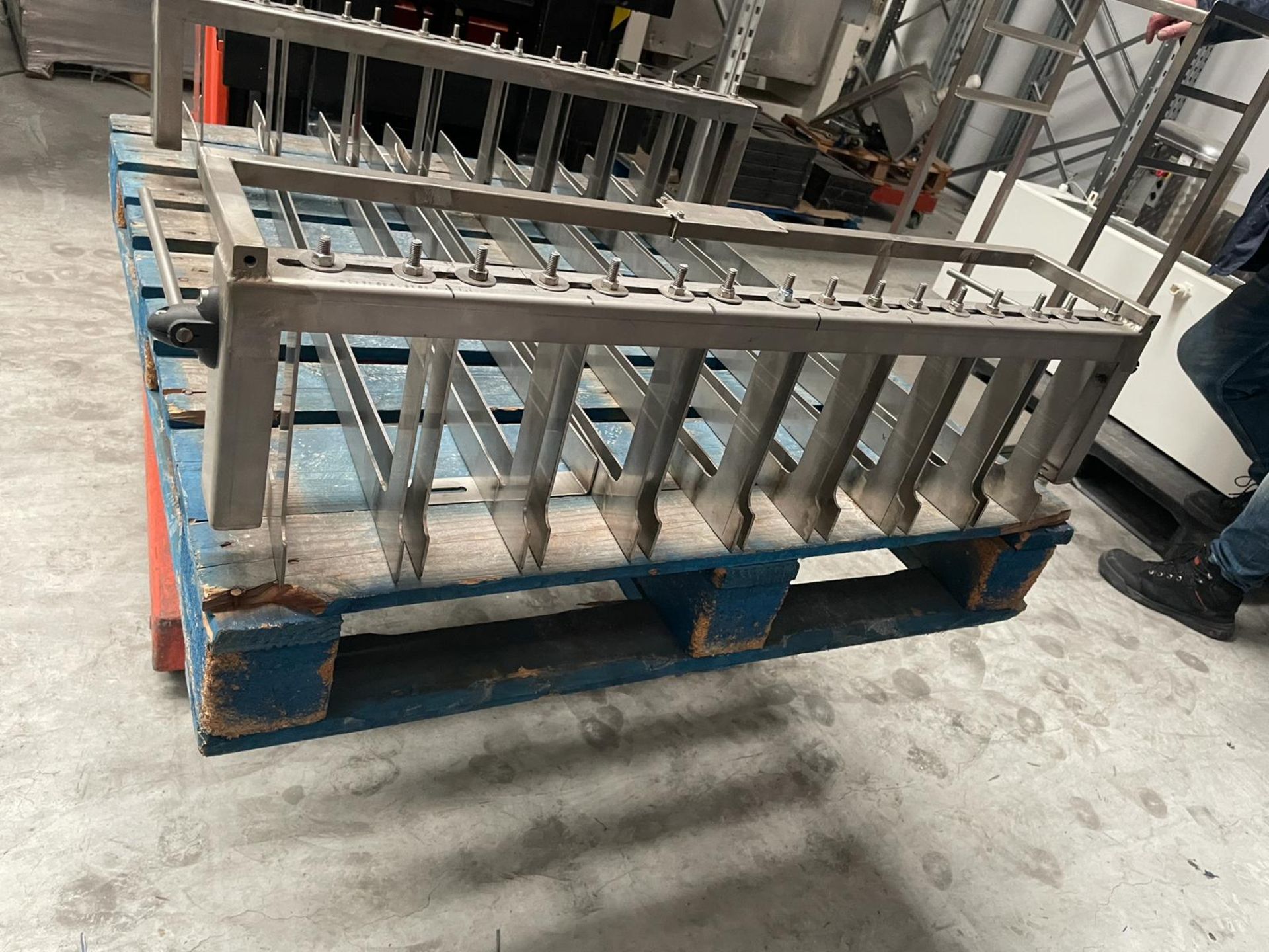 8 Lane Stainless Steel Product/roll guide. 1200 x 1200 mm. Stainless Steel Mobile trolley, 2 trays - Bild 3 aus 3